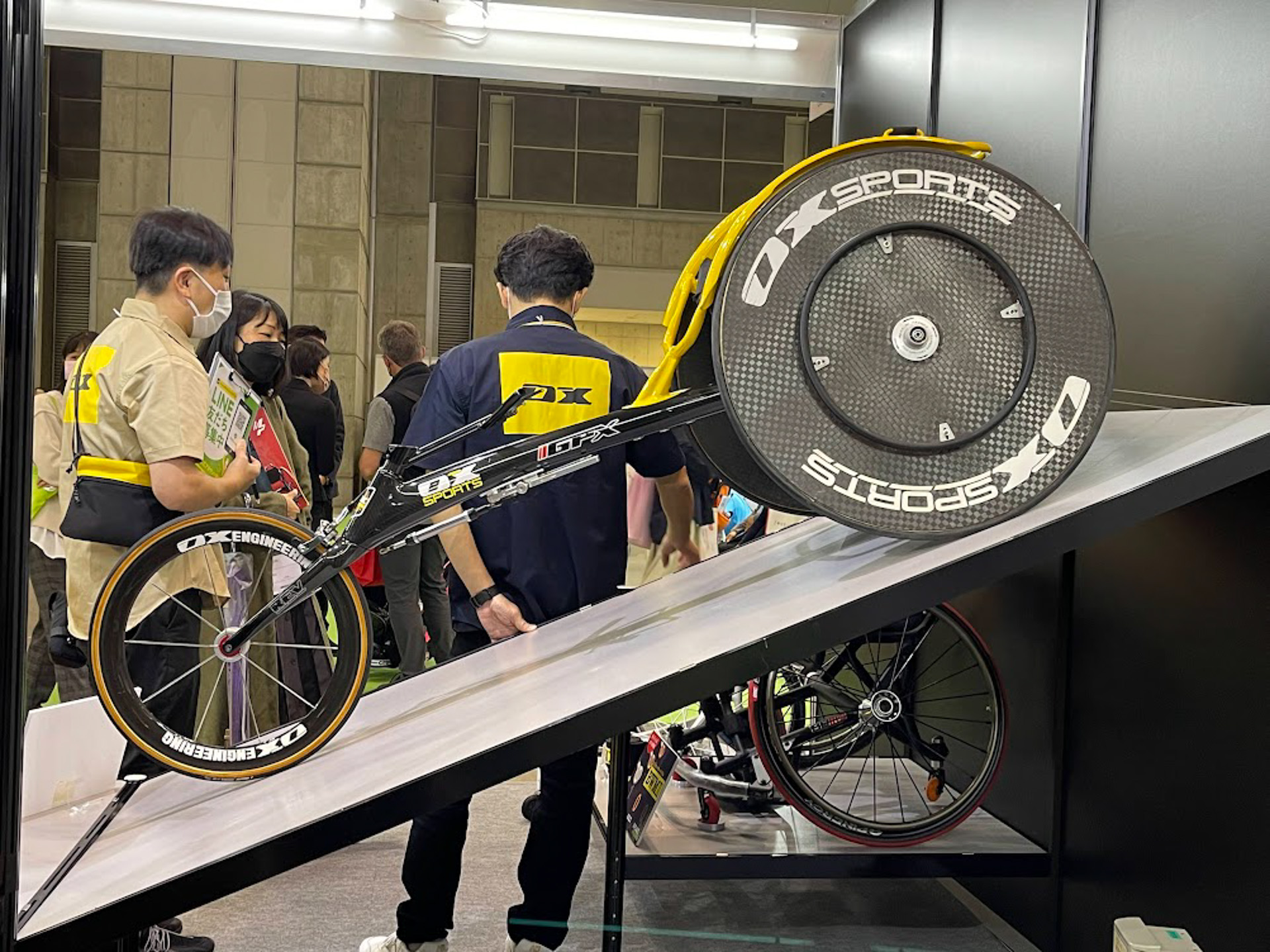 カーボンとマグネシウムフレームを持つ、車いす陸上競技用レーサー「CARBON GPX」