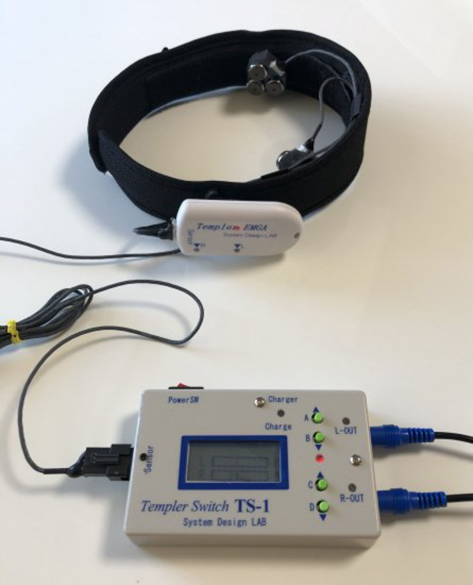 「テンプラー筋電位スイッチ」は筋電位を計測してのON/OFF信号を出力可能。これにより電動車いすの操作をはじめ、PCやタブレット、ゲーム機のなどへの入力が可能となる