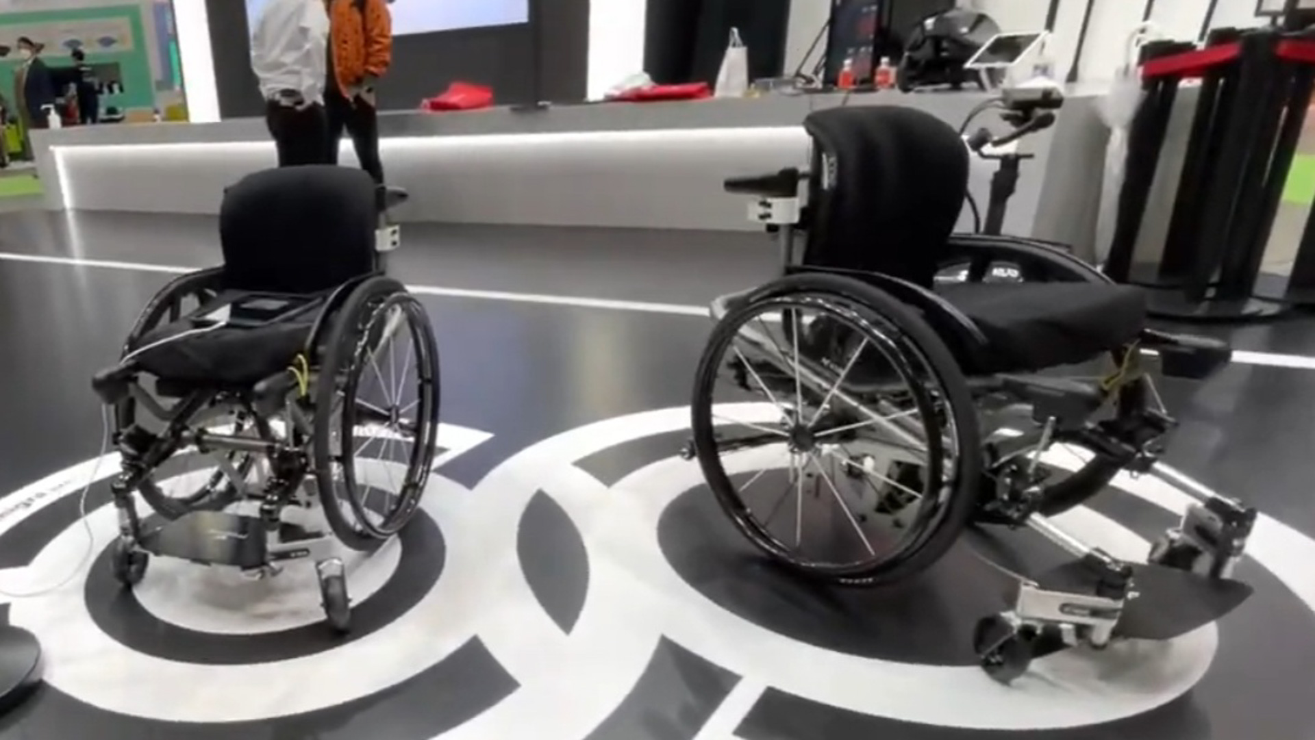 「bespo」で測定したデータを元に、実車の車いすとして反映できる「MIGRA」