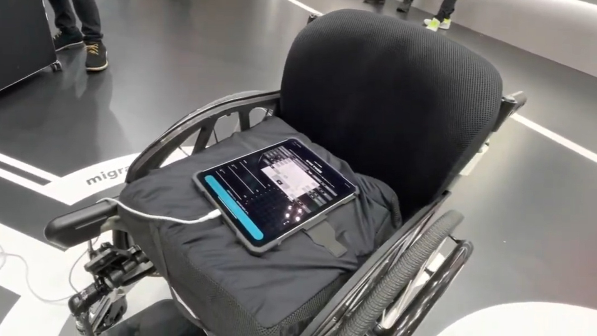 「bespo」で測定したデータを元に、実車の車いすとして反映できる「MIGRA」