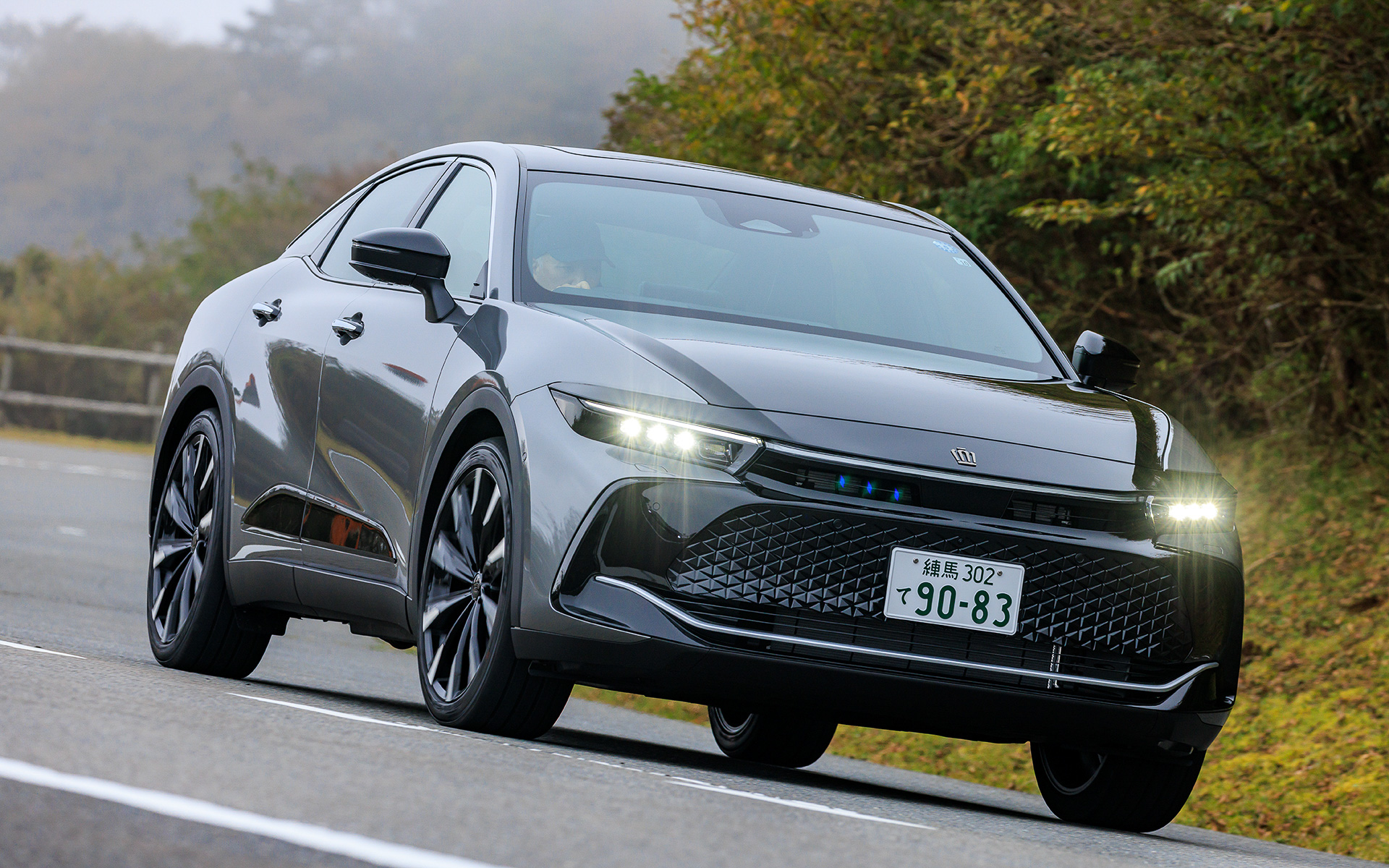 走りのハイブリッド、新型クラウン クロスオーバー RS