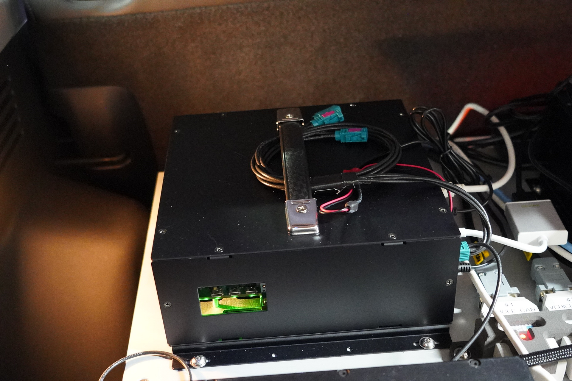 QualcommのSA8155Pを搭載したレファレンスボードキット