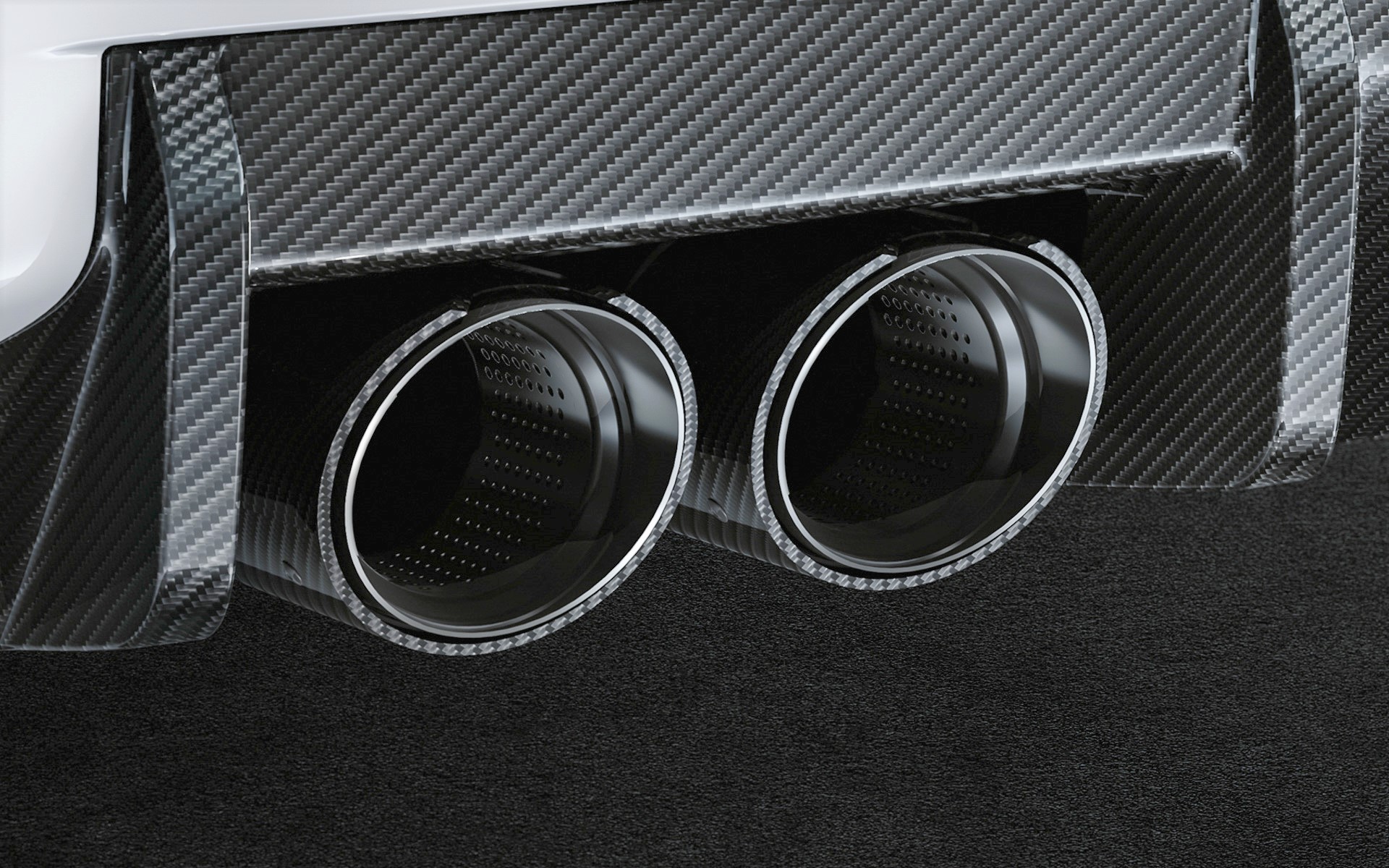 マフラーの出口をレーシーに仕上げてくれる「テールパイプトリム」