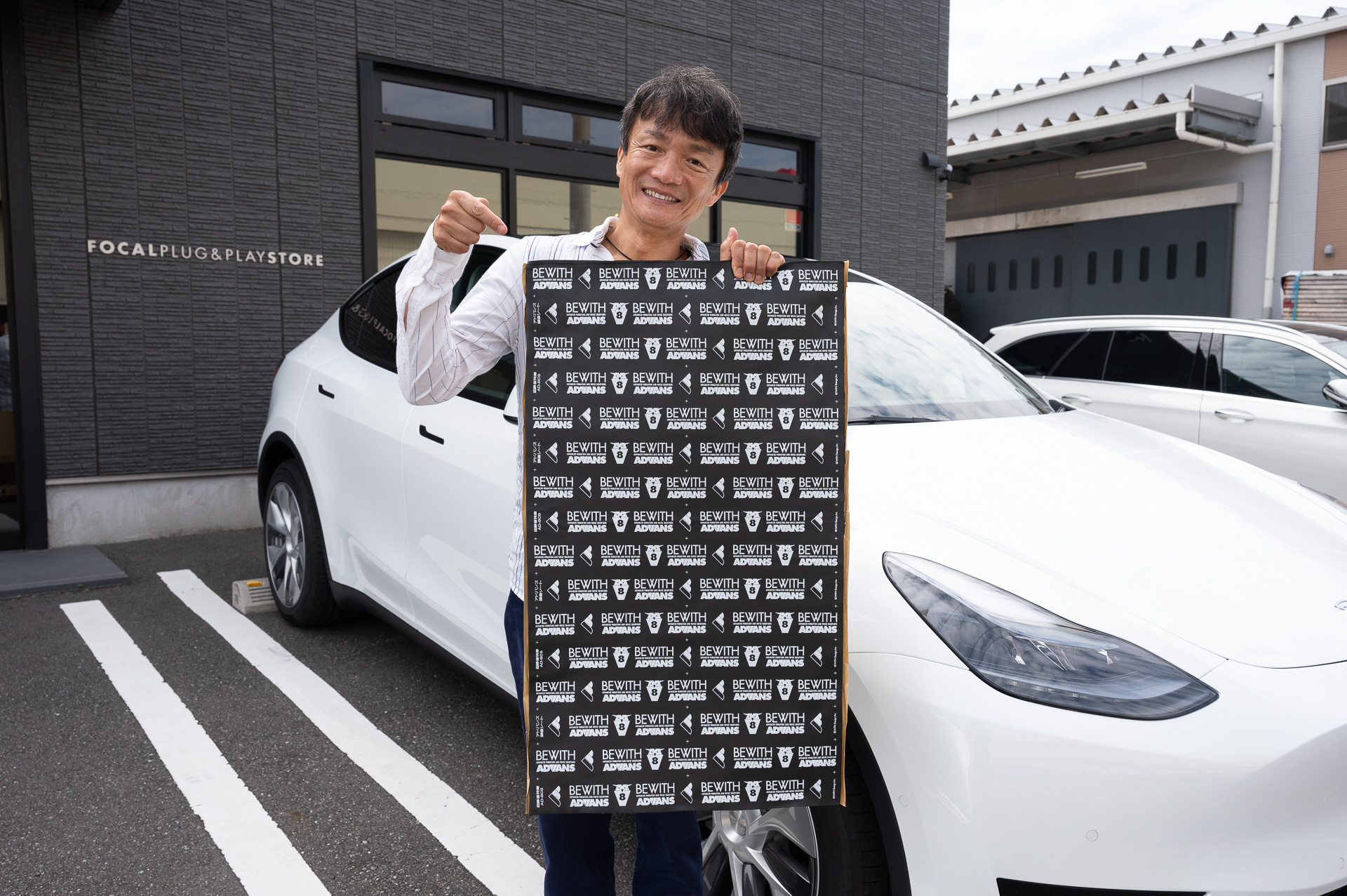 ビーウィズはオリジナルの制振遮音製品「アドバンス調音シート」2モデルを8月に発売。従来品からシートの厚みが増して材質も変更を受けたということで、テスラ「モデルY」を題材に施工前と後でどう変わるのか、体験してみた