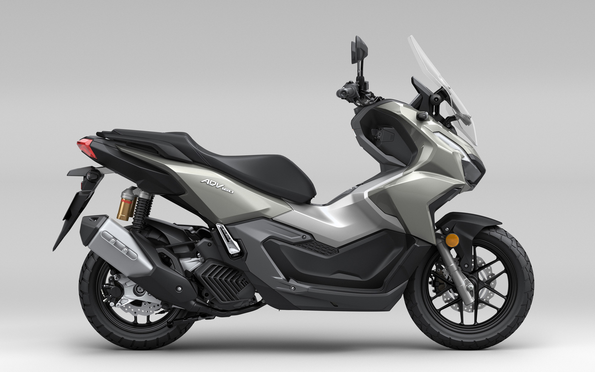 ADV160（パールスモーキーグレー）