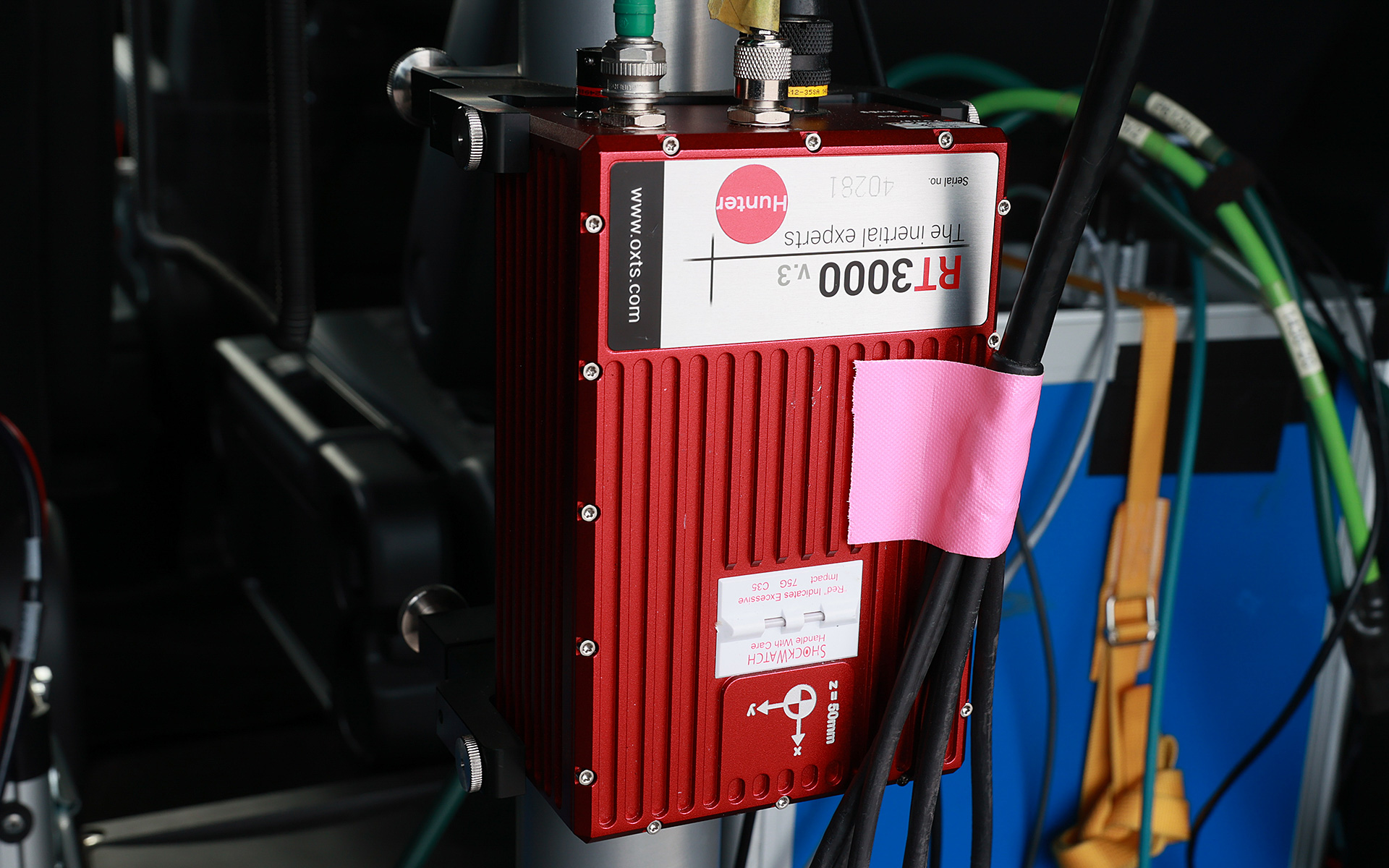 GPS機器。ロボットを含む試験機材の価格を尋ねたところ「家が2軒建つくらい」とのことだった。こうした機材をJARIでは3機所有しているという。それをローテーションしながら使用している