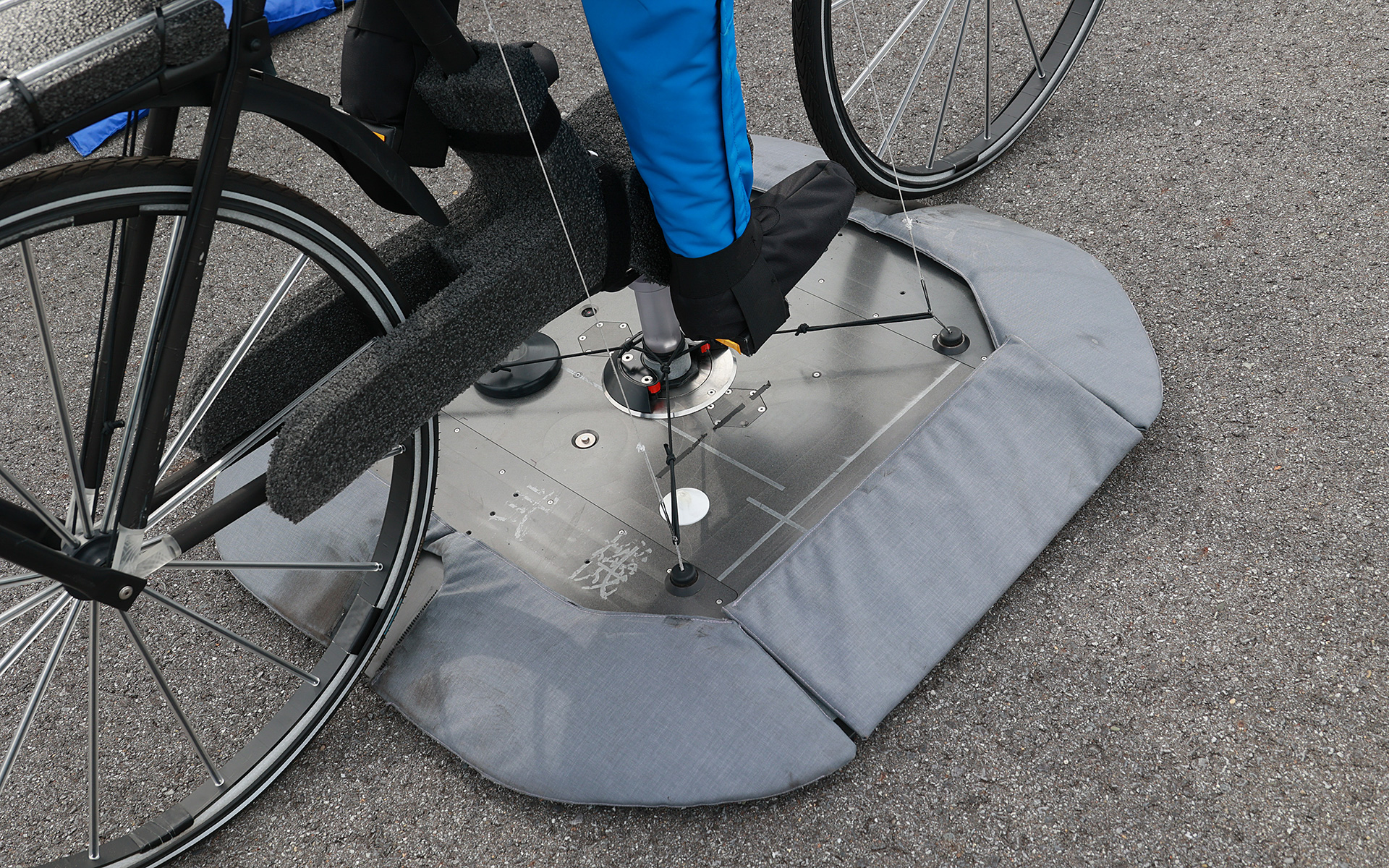 ロンチパッドも試験車と同じく正確な位置情報が受信できるようになっている。テスト開始ボタンが押されると試験車と同調して試験プログラムどおりに動く