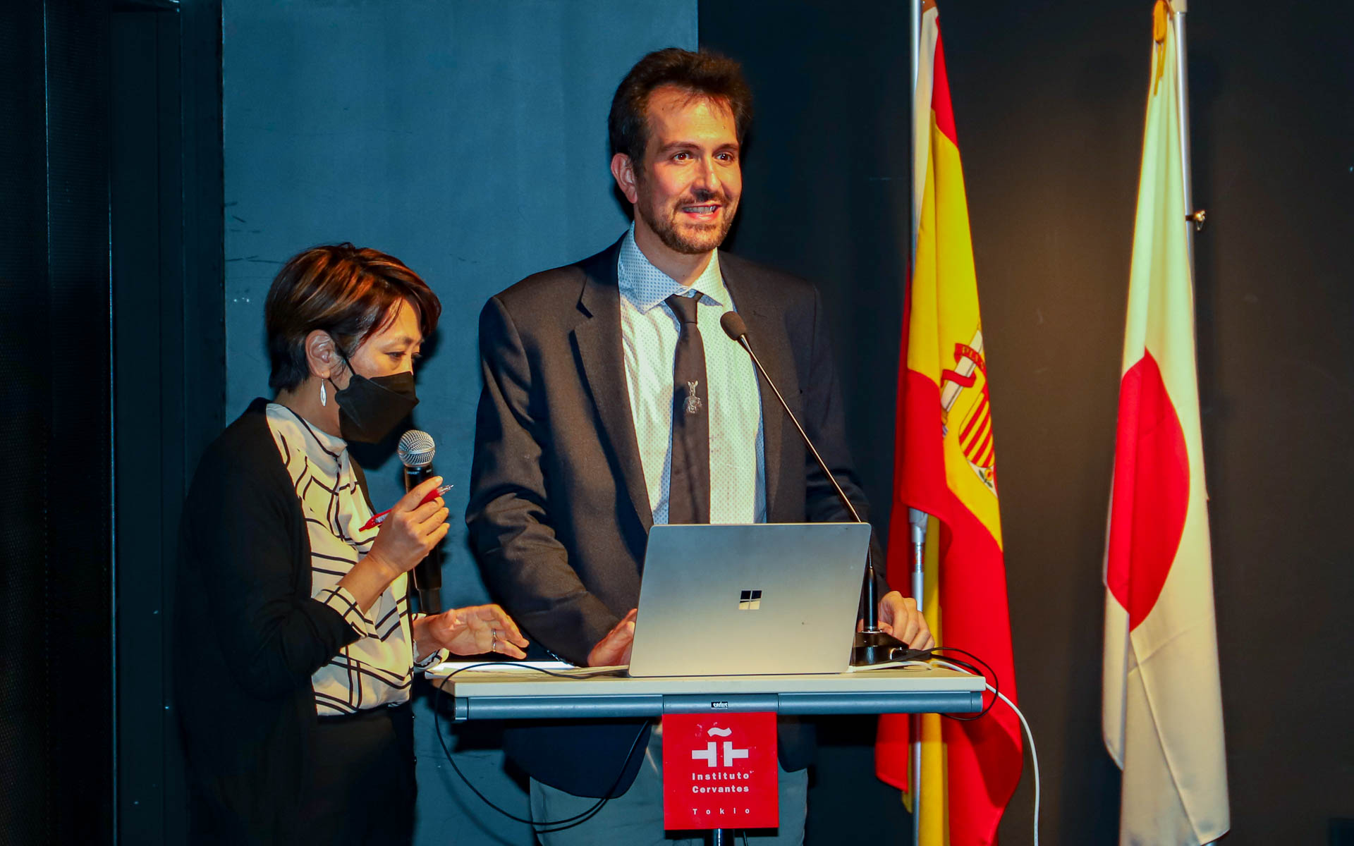 セミナー会場となったインスティトゥト・セルバンテス東京の文化部長 ハビエル・フェルナンデス氏による、バルセロナについての紹介もあった