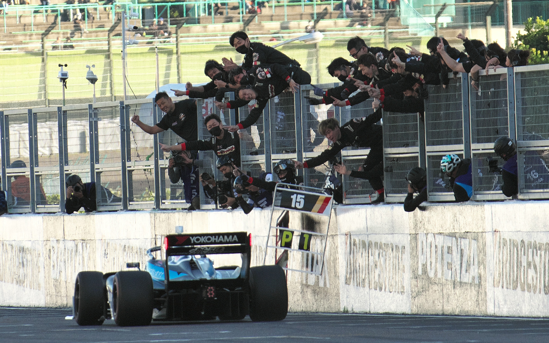 15号車 笹原右京選手（TEAM MUGEN BINGO SF19）が1位でゴール