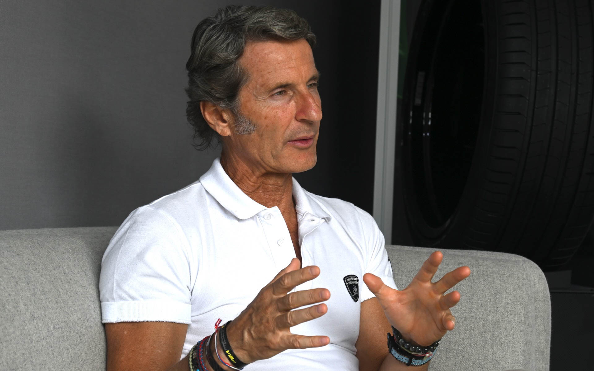 ウルスにとってよりパワフルなモデルとして「ペルフォルマンテ」というサブネームが与えられた