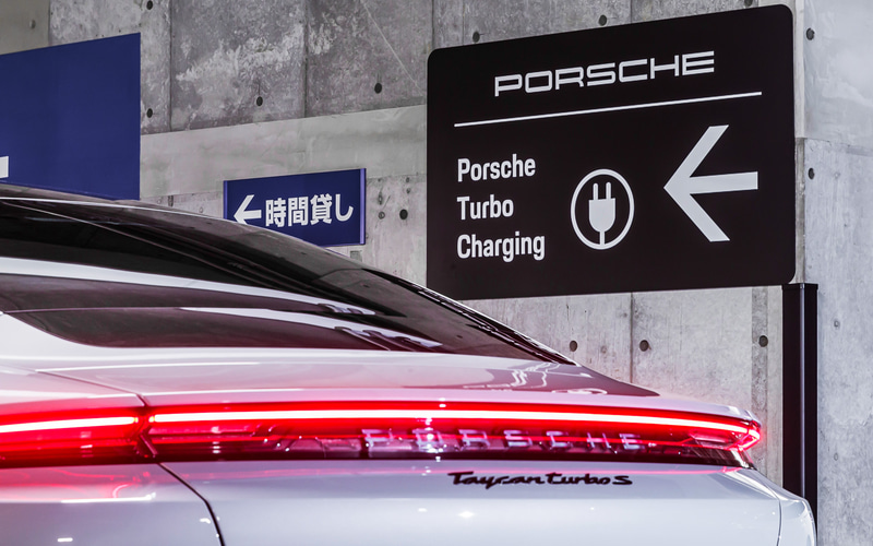 ポルシェ、急速充電器「ポルシェ ターボチャージングステーション」を