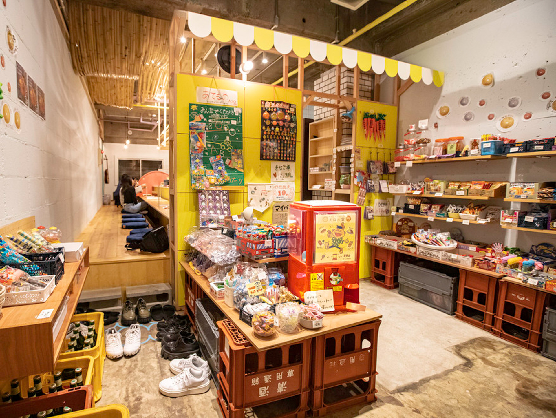 地域で子供たちの成長を支える活動「まほうのだがしやチロル堂」：アトリエ e.f.t. t.（奈良県）＋合同会社オフィスキャンプ（奈良県）＋一般社団法人無限（奈良県）