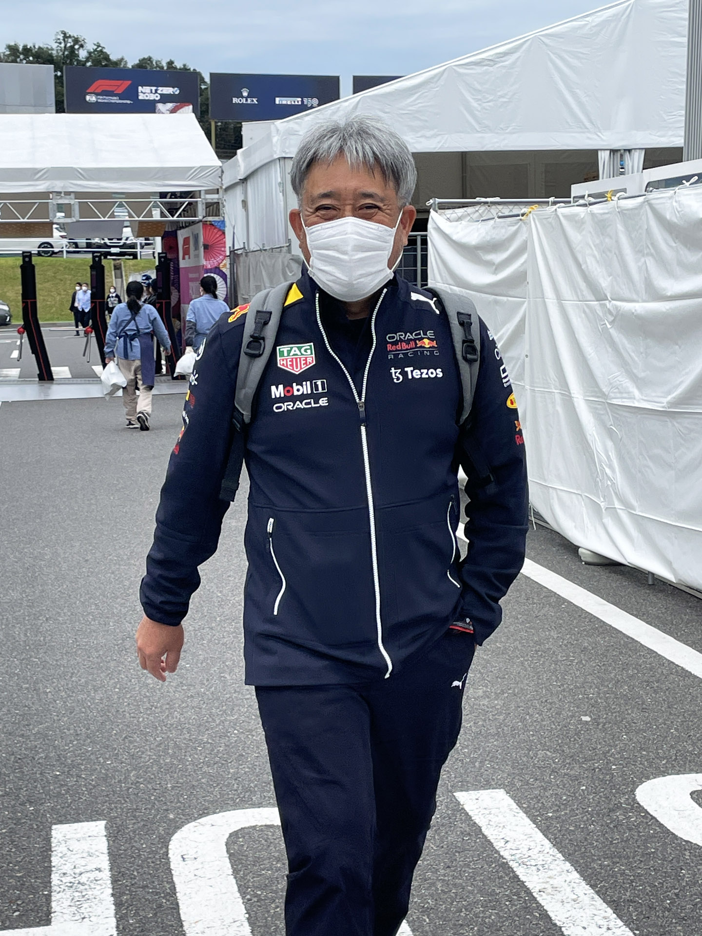 パドックに入る山本雅史氏