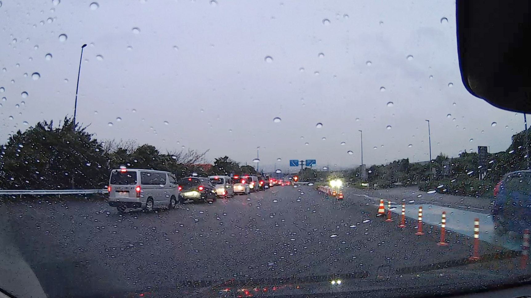 みえ川越IC出口で久しぶりの渋滞を見た