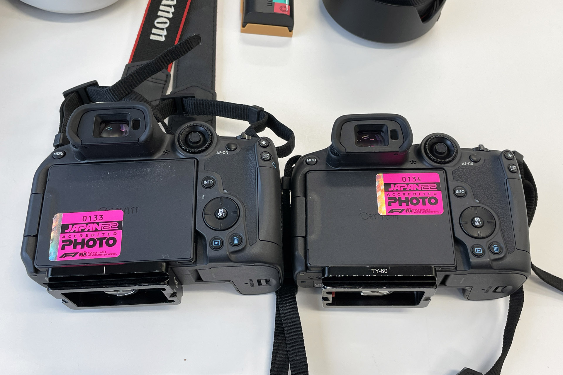 F1の報道エリアではカメラ本体に「Photo」のシールが義務付け