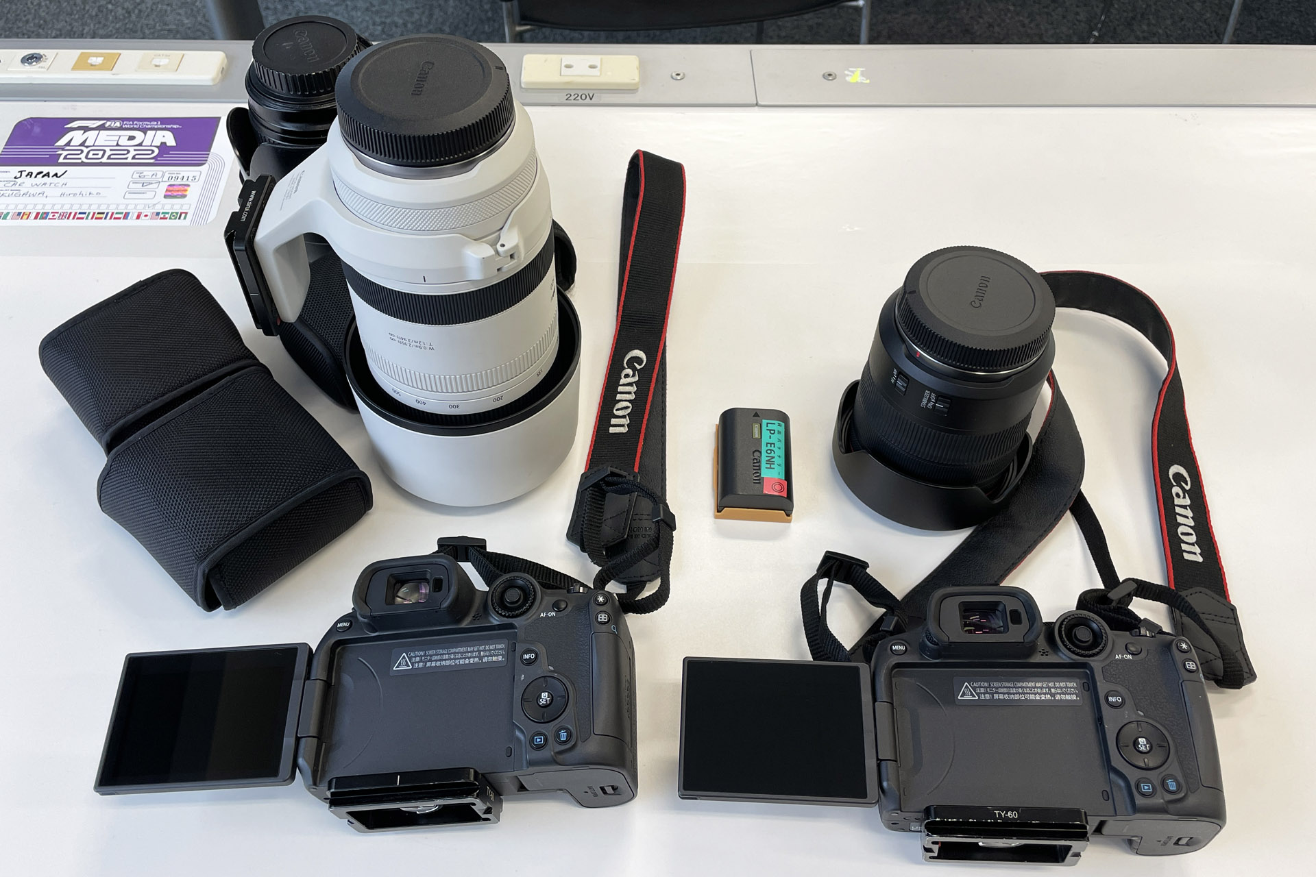 2台のEOS R7を1時間ほどかけて設定をする