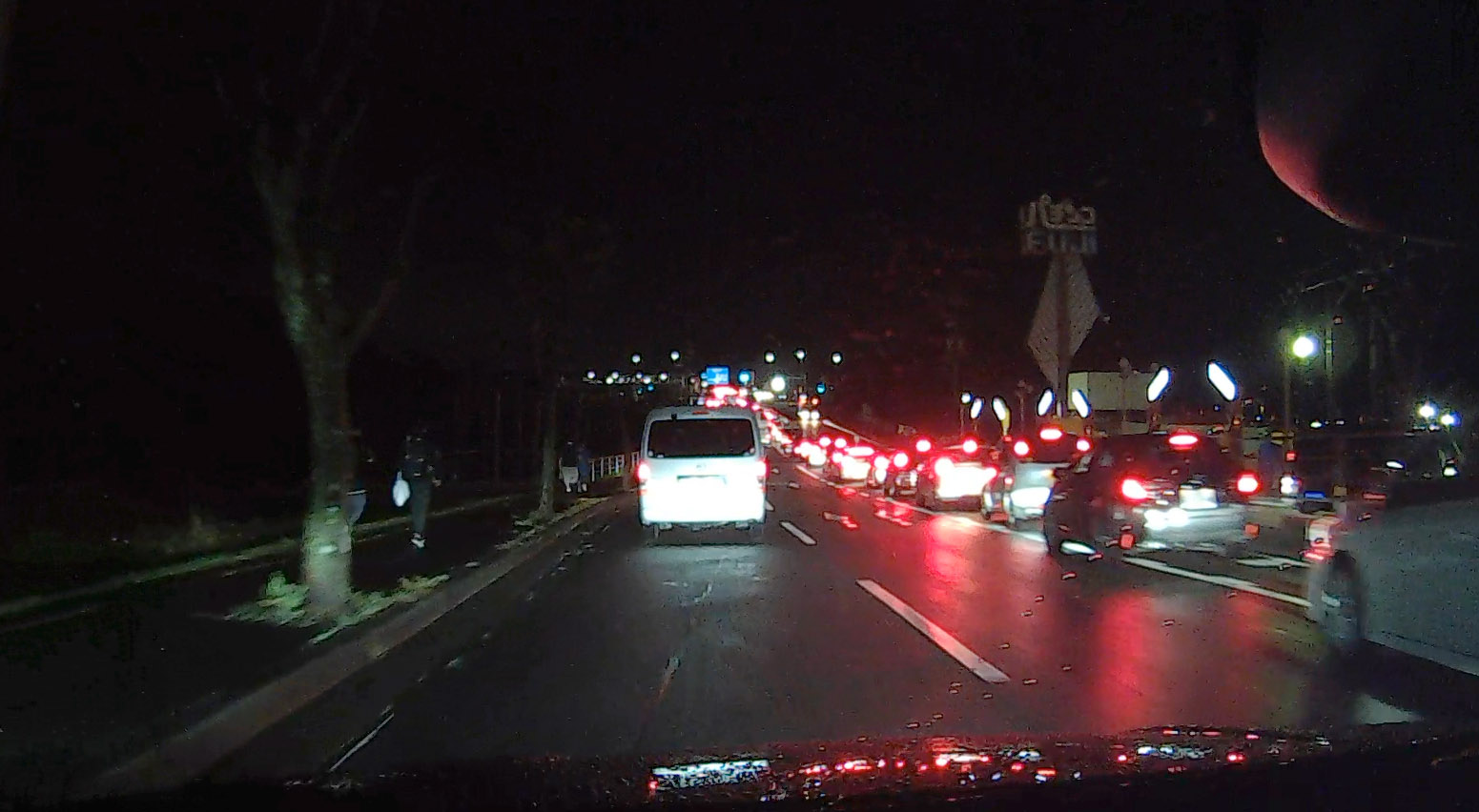 パチンコ店付近から右折渋滞