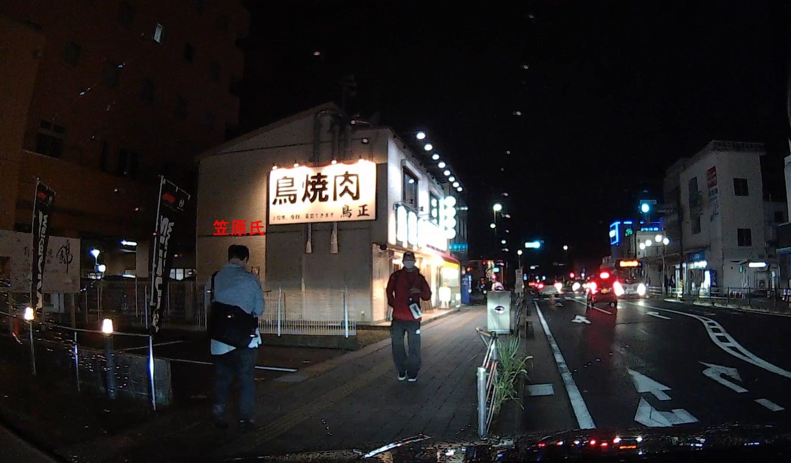 白子駅付近。左の背中が笠原氏