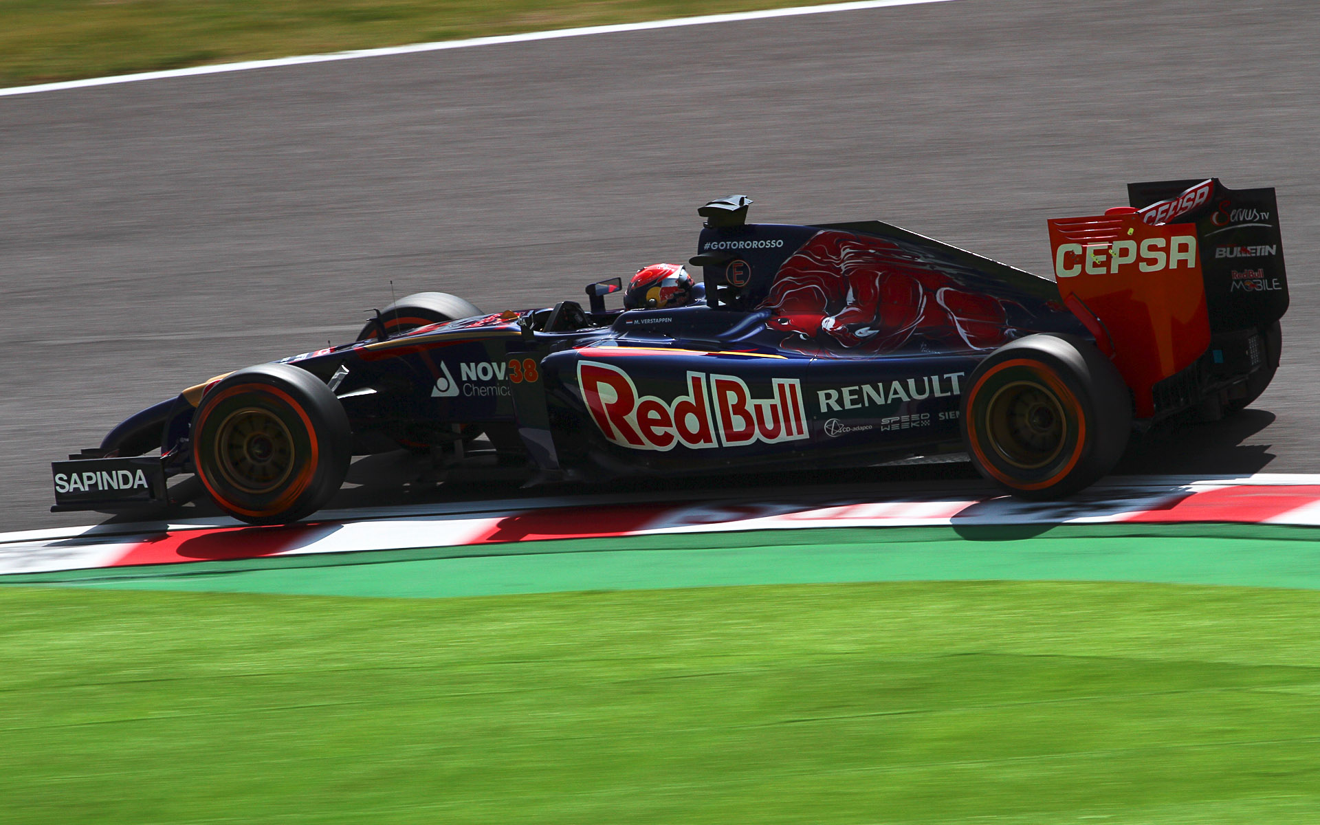 2014年、F1日本グランプリのFP1でデビューしたフェルスタッペン