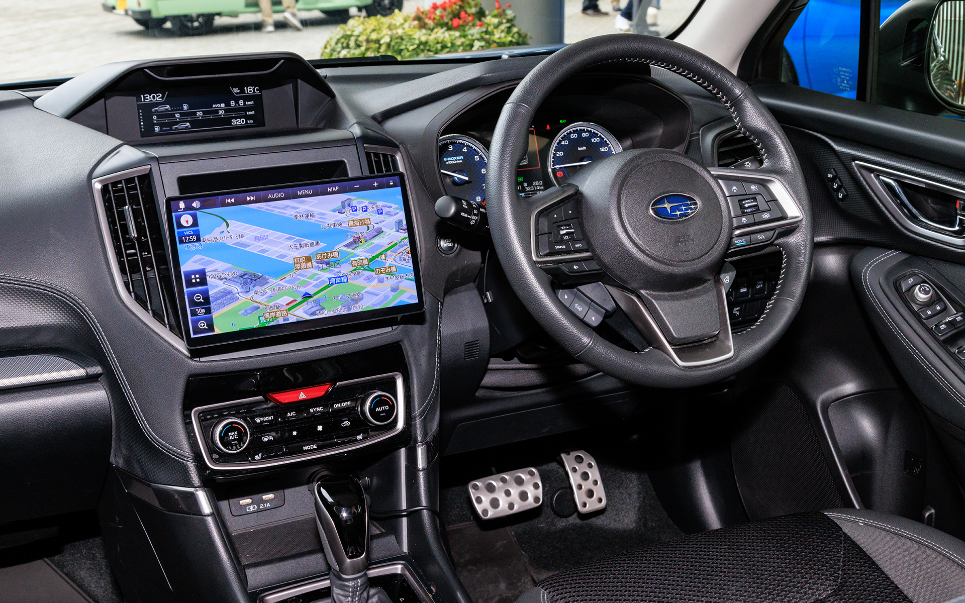 最上位モデルとなる「CN-F1X10BGD」。装着車両はスバル「フォレスター」