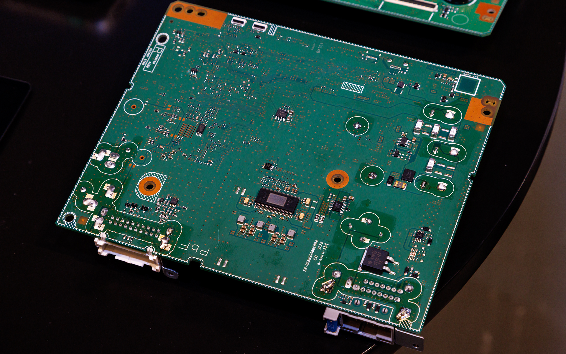 7V型モデルは新たにデジタルパワーアンプを搭載するとともに回路設計を最適化することにより高音質化を実現