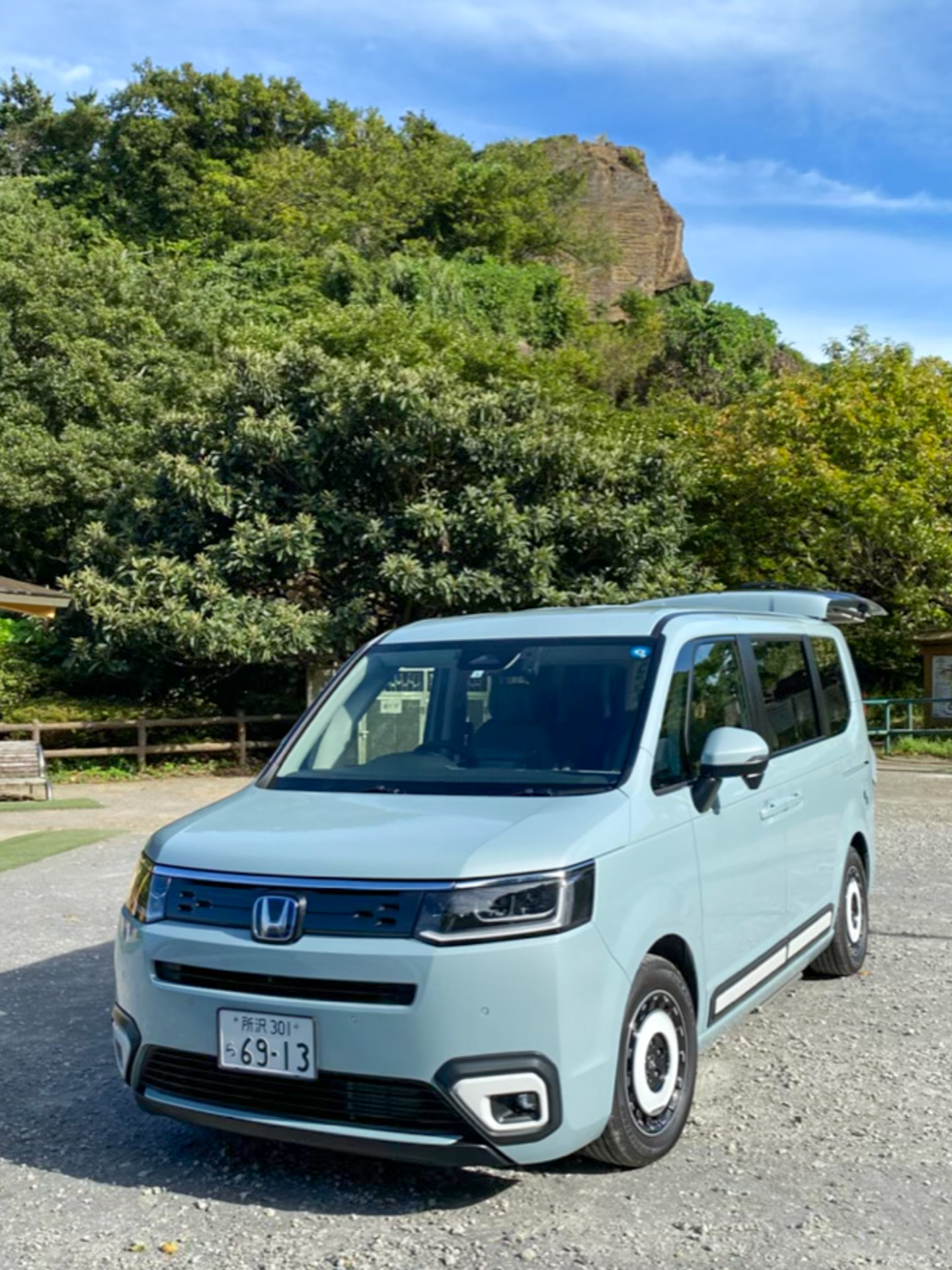 今回の挑戦をサポートしてくれた頼もしい相棒、新型ステップワゴン。このAIRのデザインは、どこか癒し系で大好きです。純正アクセサリーが装着されると、ちょっとタフでアクティブな要素が加わります。私はとくに、この新鮮なホワイトディスクのアルミホイールが気に入りました