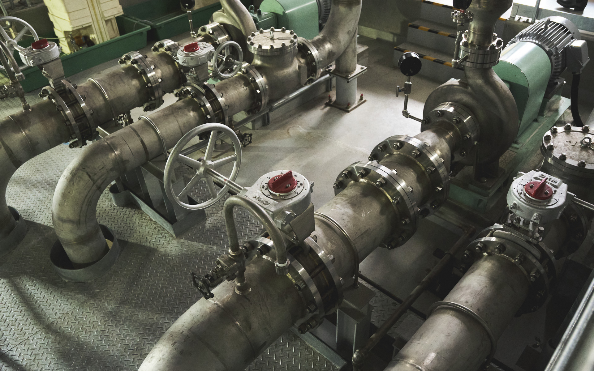 「松尾八幡平地熱発電所」を見学。同発電所の出力は7499kWで、八幡平市のすべての家庭（1万1000世帯）を賄うことができるという