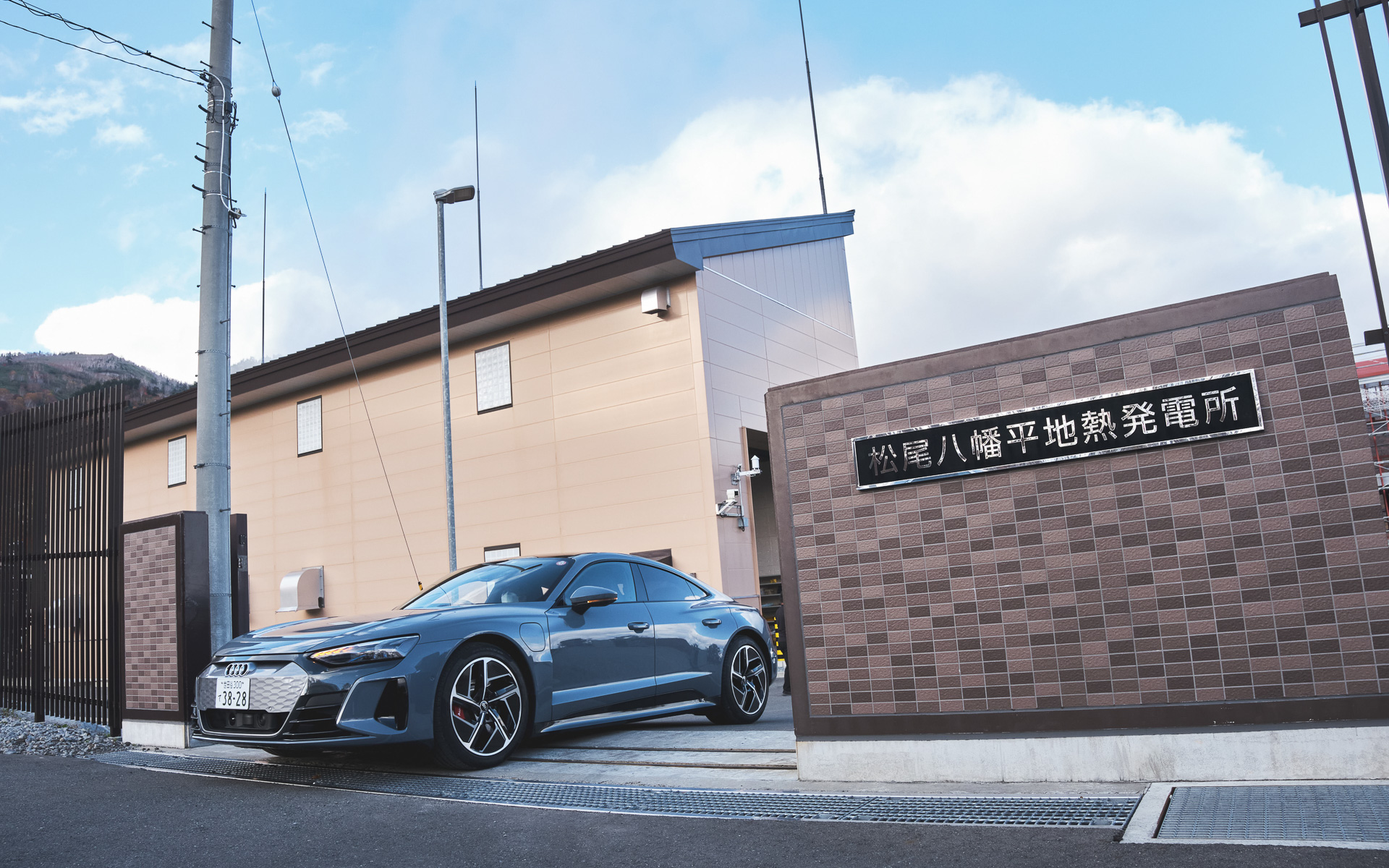 「松尾八幡平地熱発電所」を見学。同発電所の出力は7499kWで、八幡平市のすべての家庭（1万1000世帯）を賄うことができるという