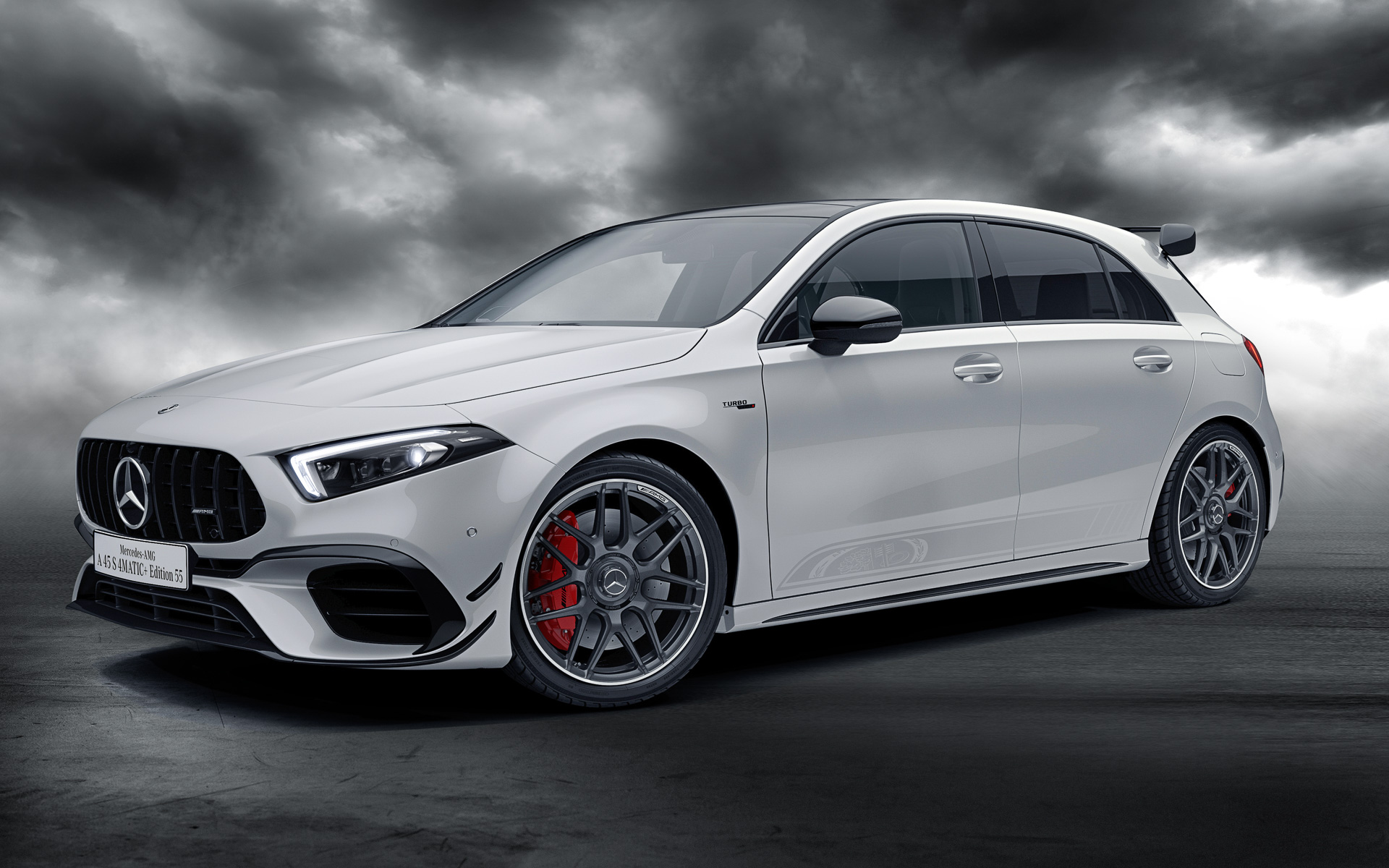 A 45 S 4MATIC＋ Edition 55のボディカラーはデジタルホワイト（限定25台）