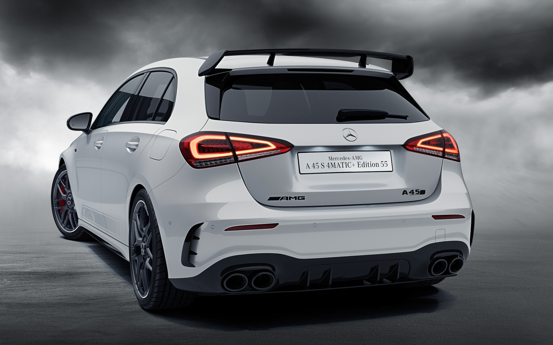 A 45 S 4MATIC＋ Edition 55のボディカラーはデジタルホワイト（限定25台）