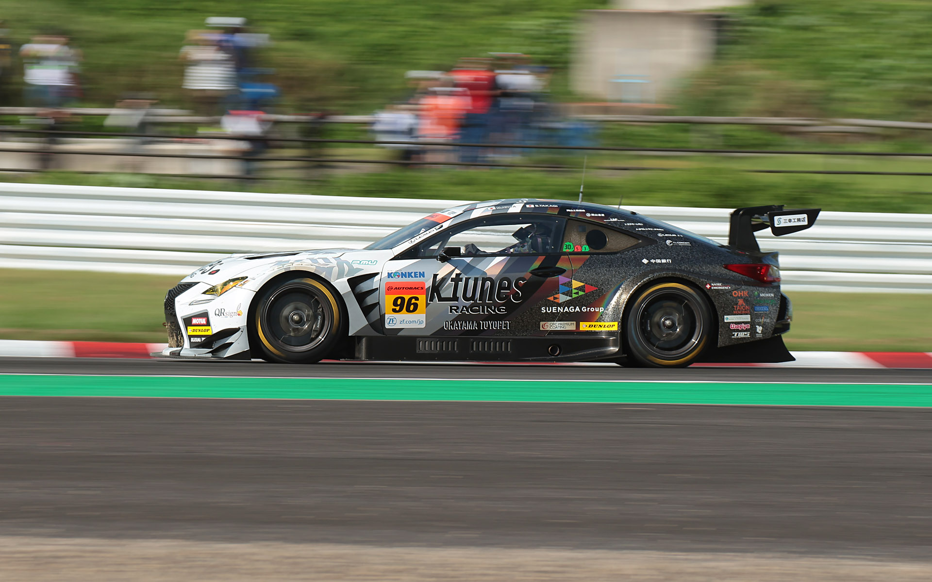 シャッター速度1/125秒。「キヤノン EOS R7 完全ガイド」の誌面で差が分かりやすくするため差し替えた写真