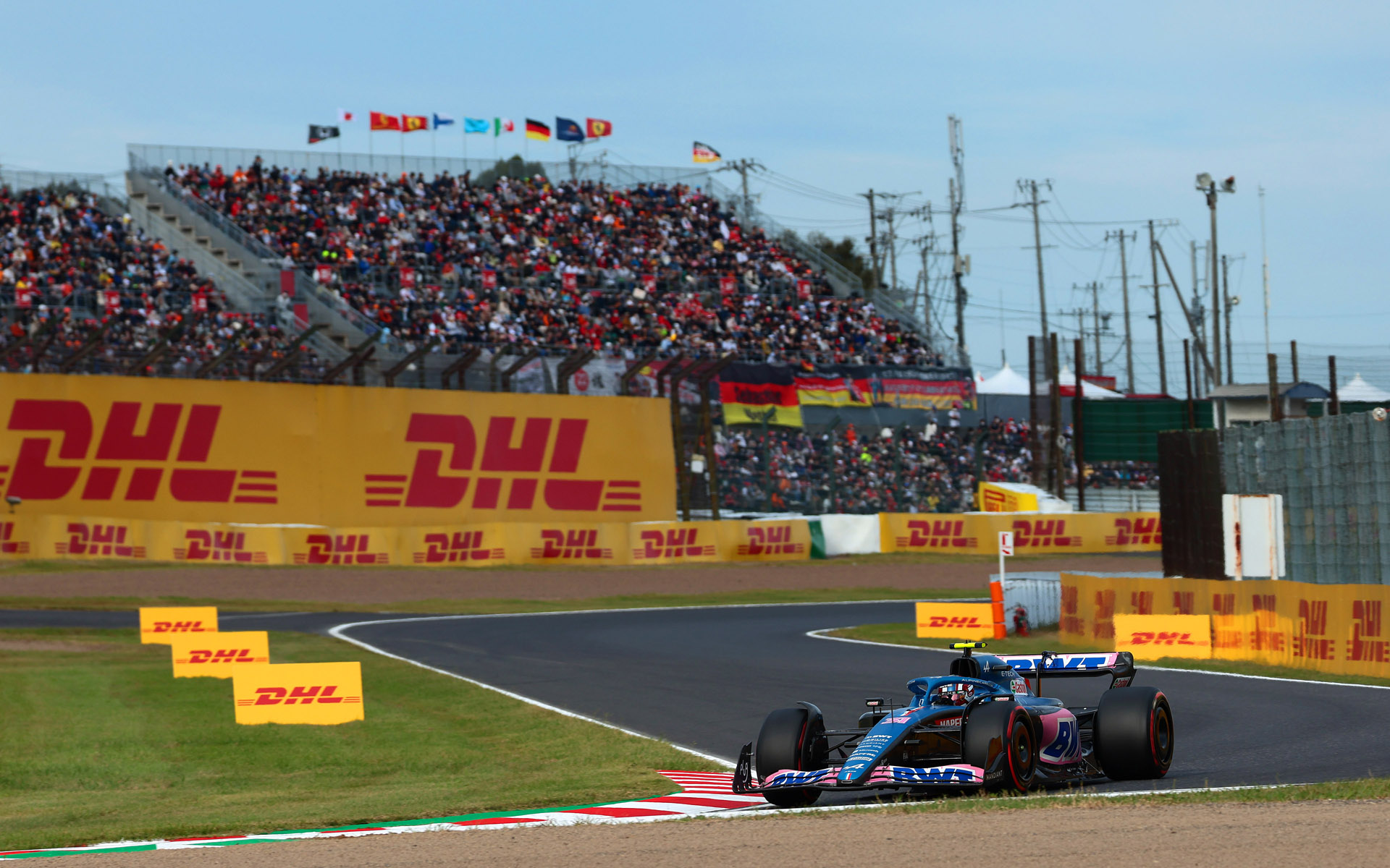 背景にQ2席スタンドを入れて撮影。シャッター速度1/640秒、焦点距離200mm