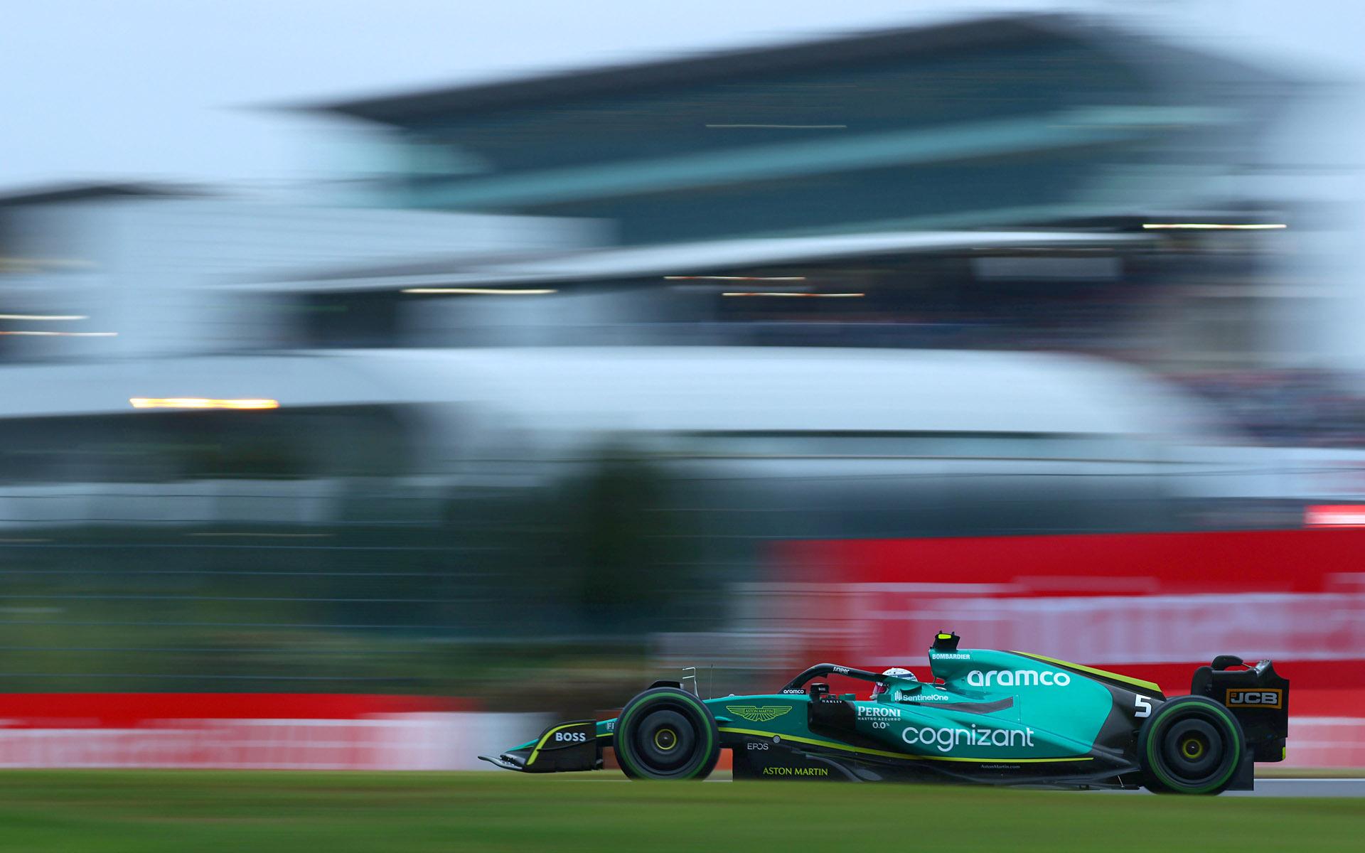 シャッター速度1/50秒、焦点距離109mmで撮影