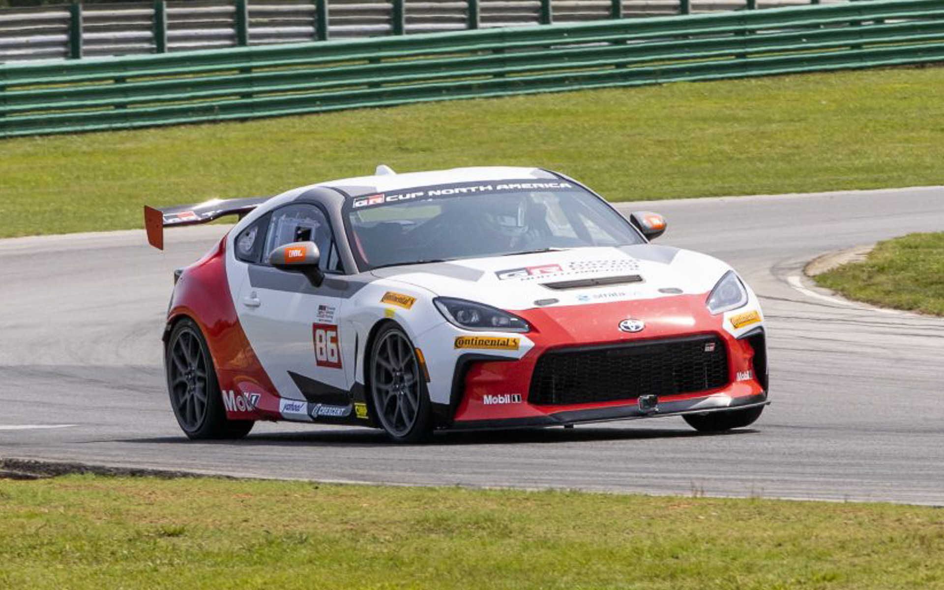 トヨタが新型ワンメイクレース車両「GR86 カップカー」をSEMAショーに出展した