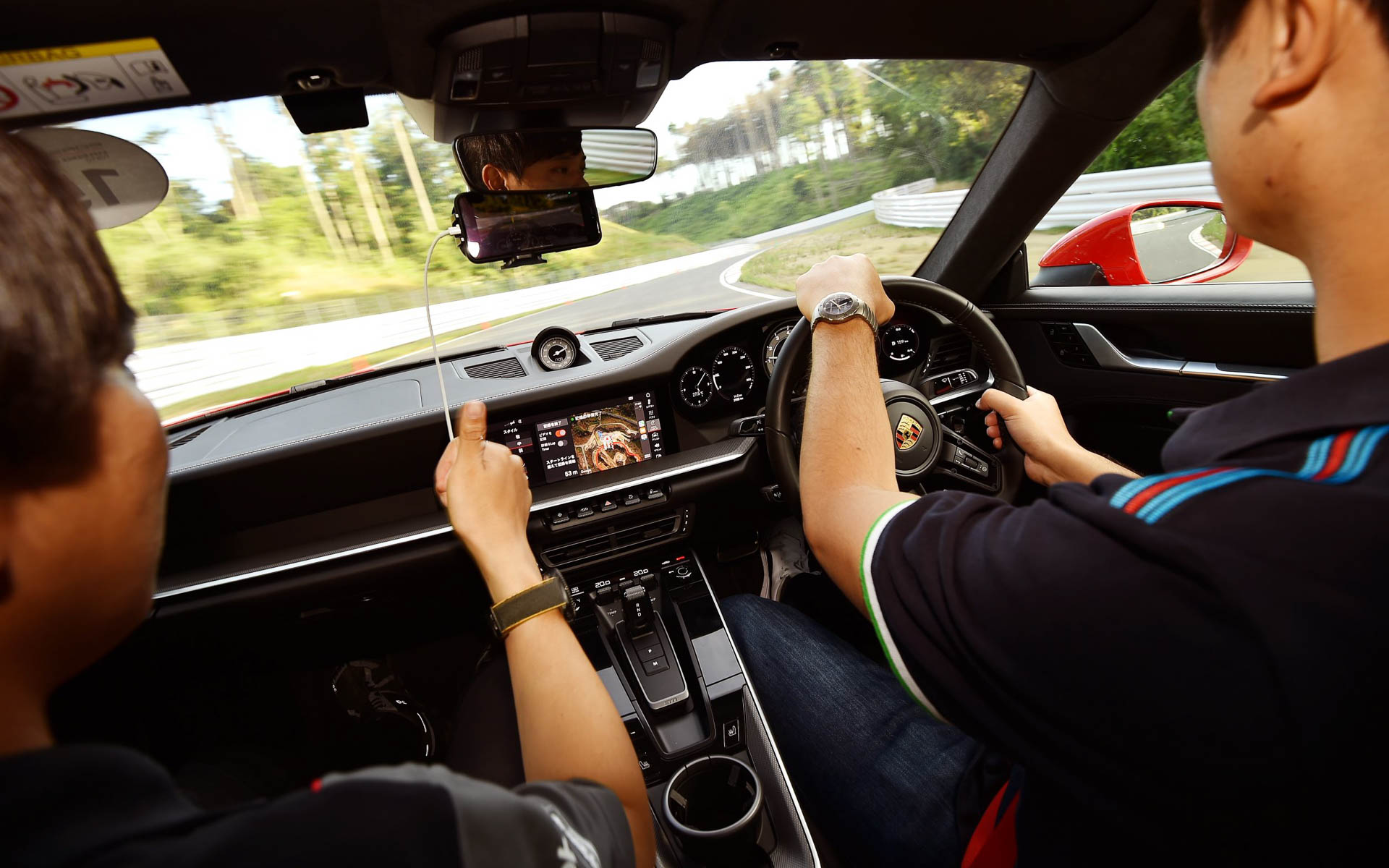 GPSによって走行データを記録・分析できるアプリを活用しながら、マンツーマンの指導が受けられる