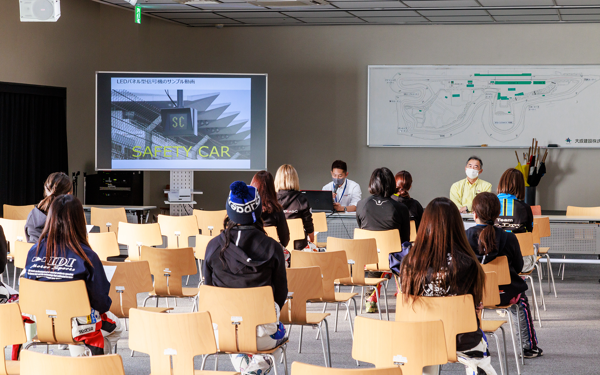 5月の開幕戦から実に5か月ぶりのブリーフィング。感覚が鈍っていないか心配