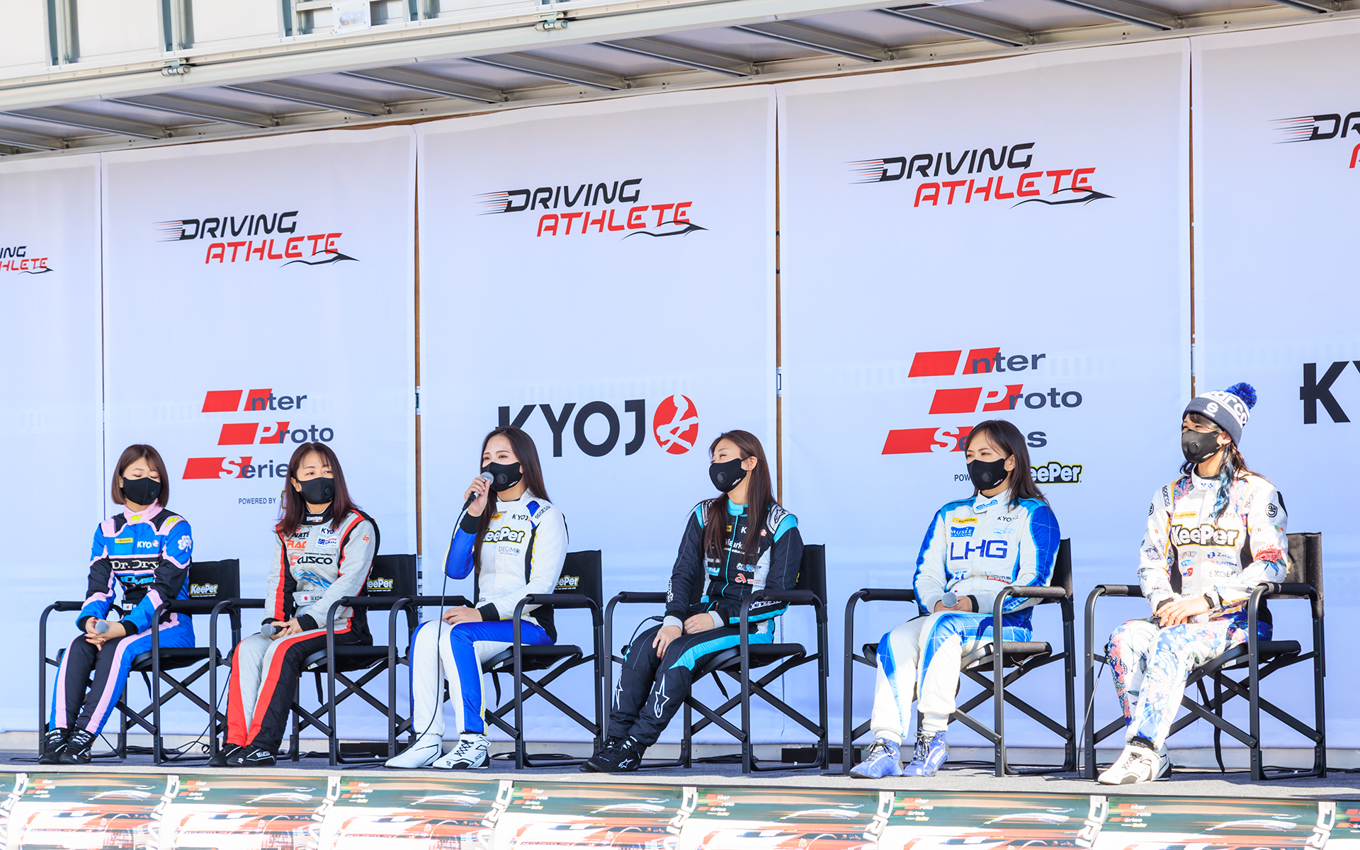 全19人のKYOJOドライバーが交替しながらステージで自己紹介を実施