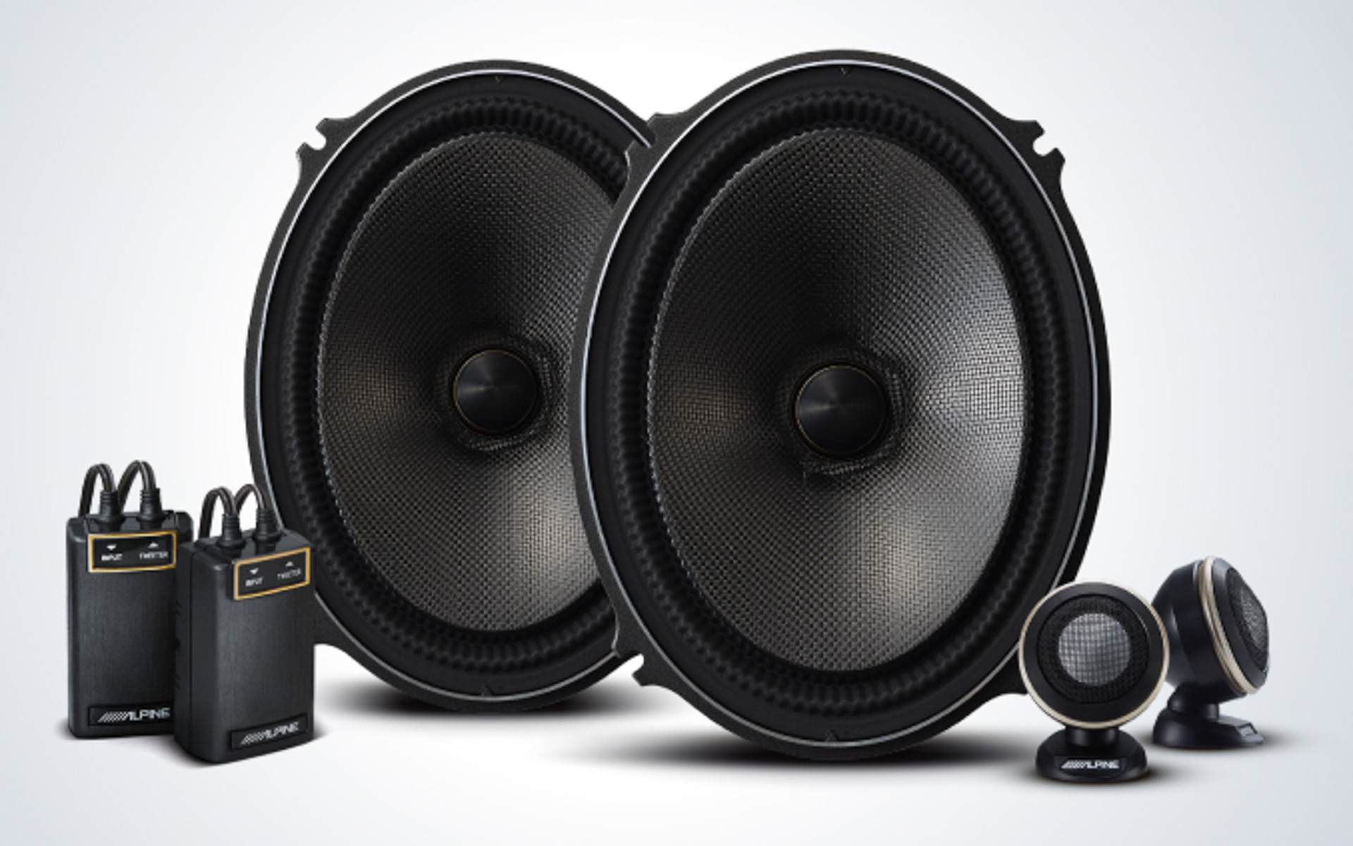 アルパインが「Xプレミアムサウンドスピーカー」の新製品を発表した。写真はX-710S 7×10インチ（18×25cm セパレート 2ウェイスピーカー）