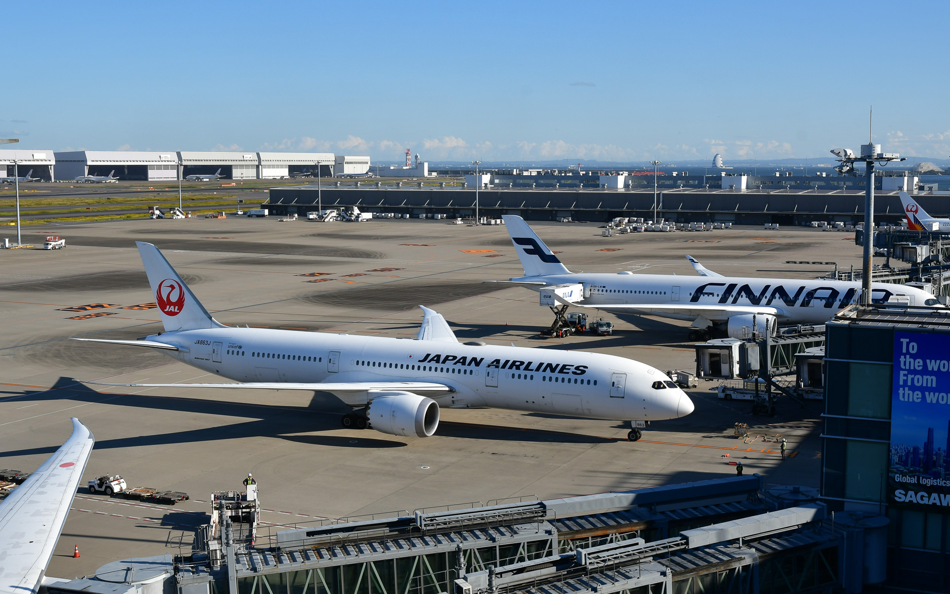 JAL48便でヘルシンキから羽田に到着したTOYOTA GAZOO Racing World Rally Team