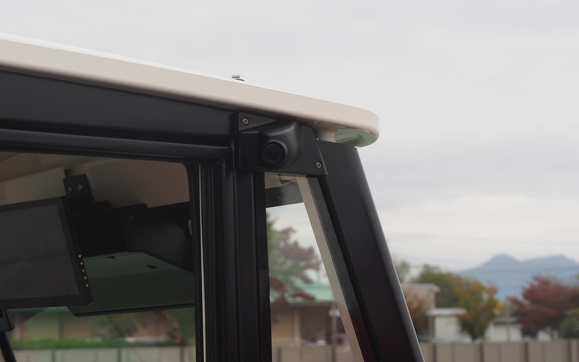 側面にもカメラを2つずつ搭載