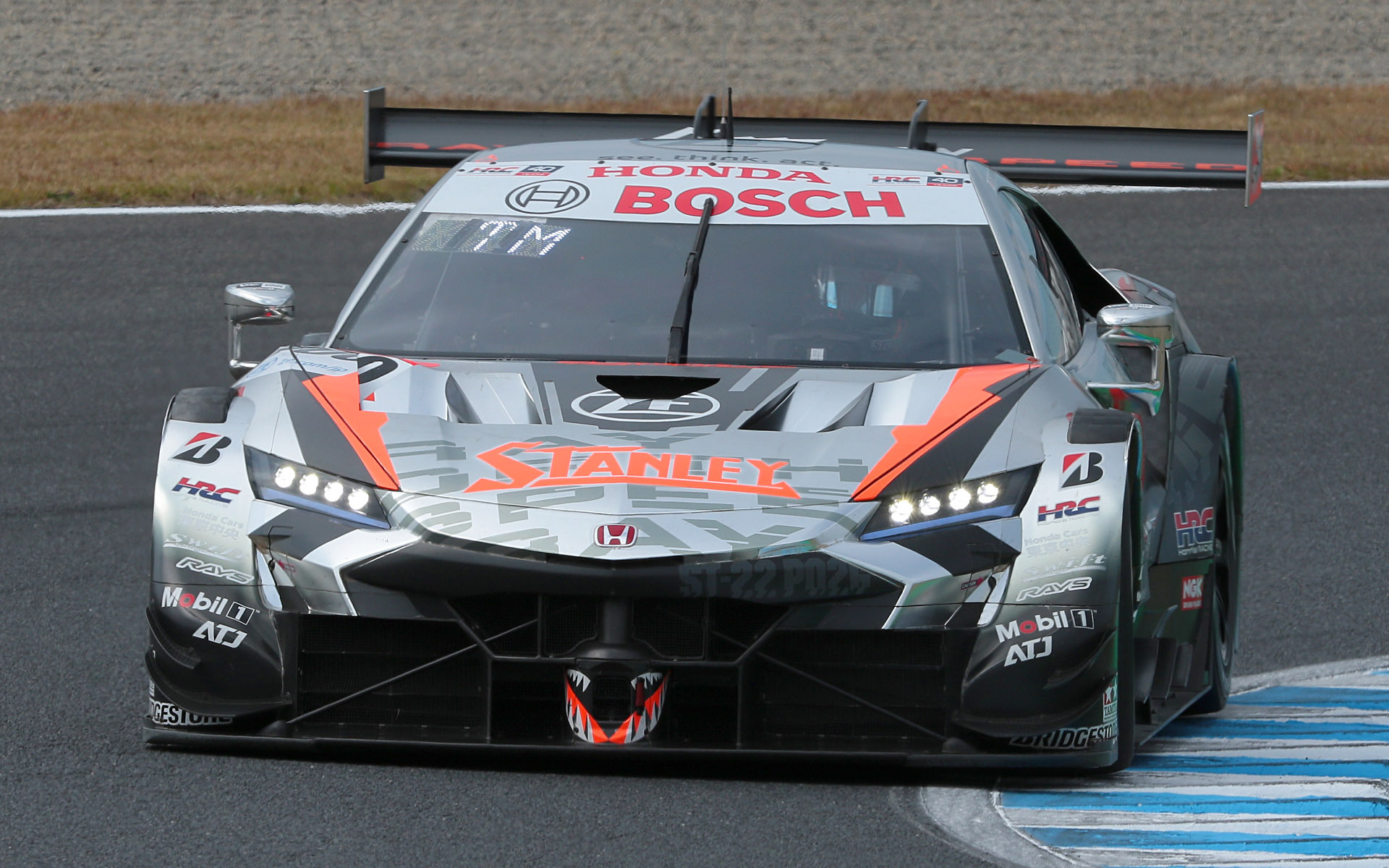 最終戦を優勝した100号車STANLEY NSX-GT（山本尚貴/牧野任祐、BS）