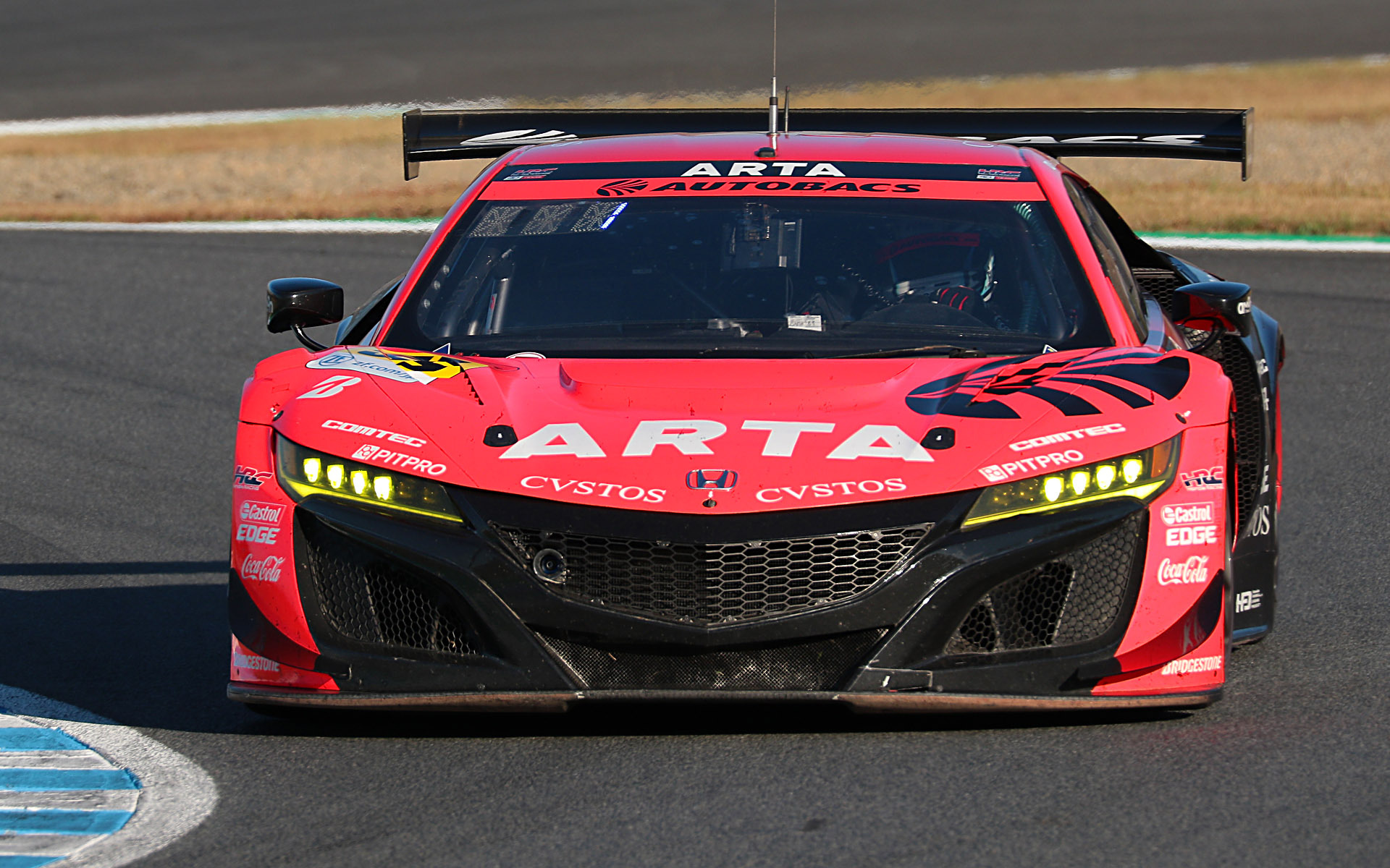最終戦のGT300を優勝した55号車ARTA NSX GT3（武藤英紀/木村偉織、BS）
