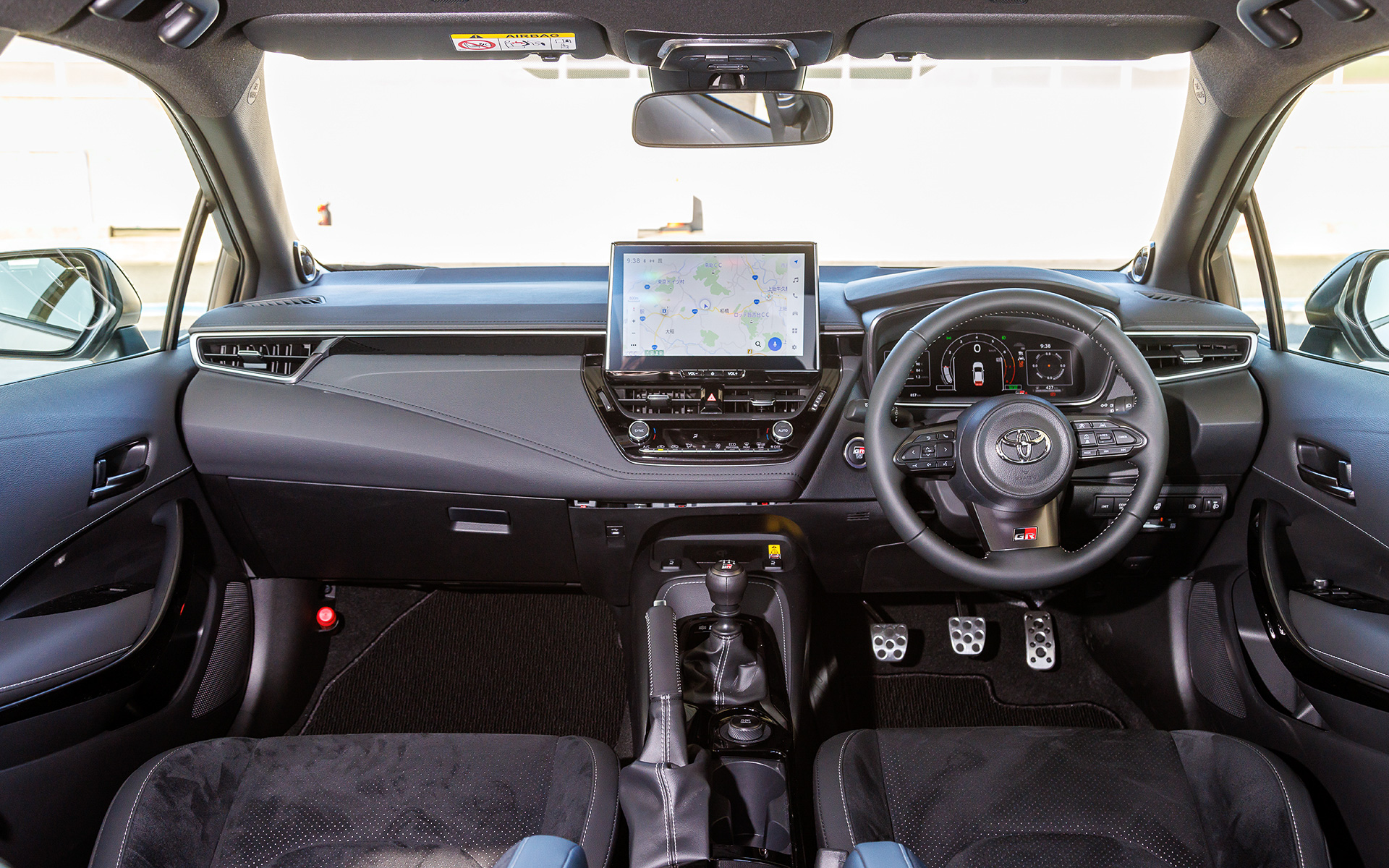 GRカローラのコクピット