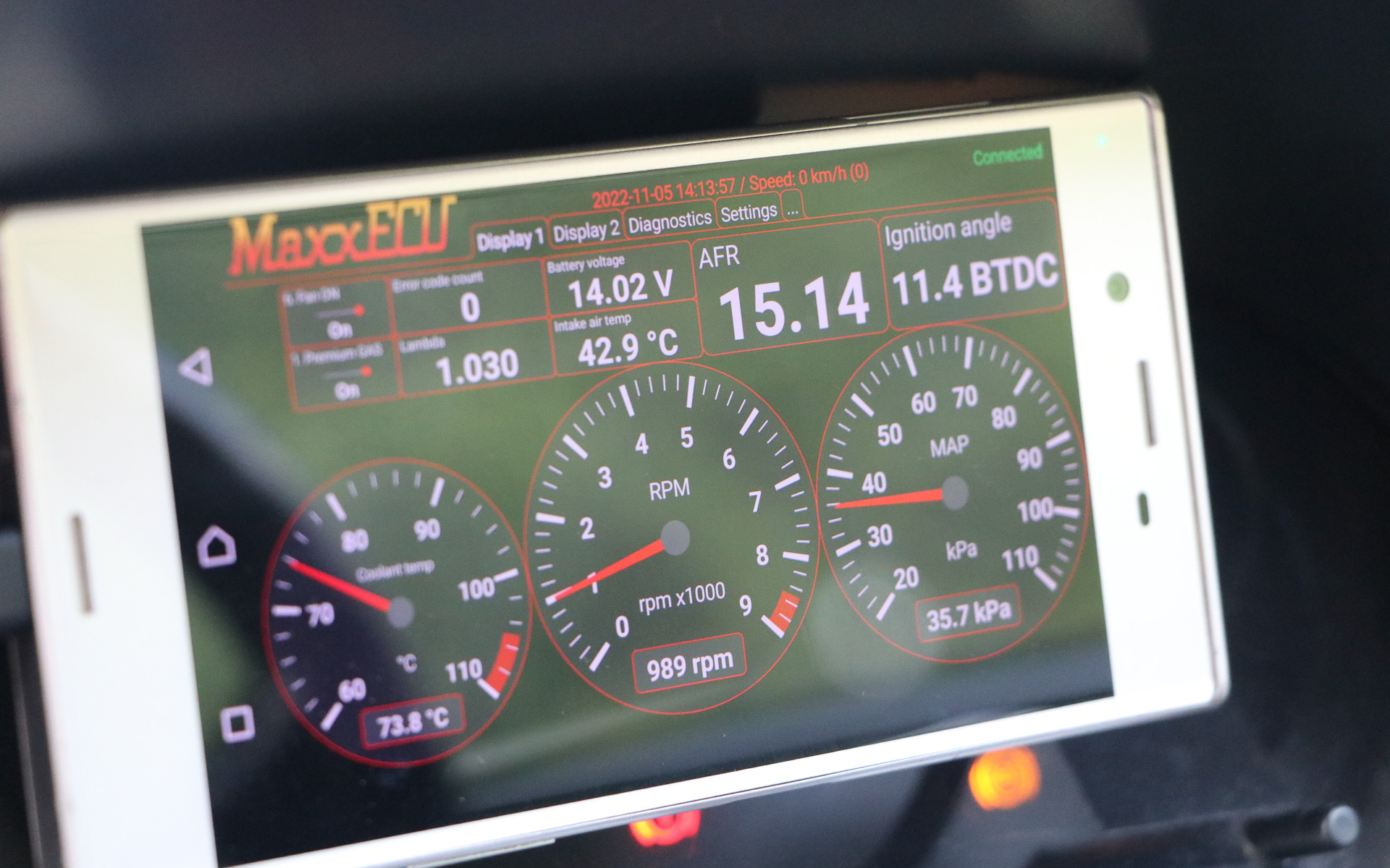 スウェーデンにあるECUメーカーのサブコンピュータ「MaxxECU」を装着し、この先のチューニングメニューにも対応する準備を進めている