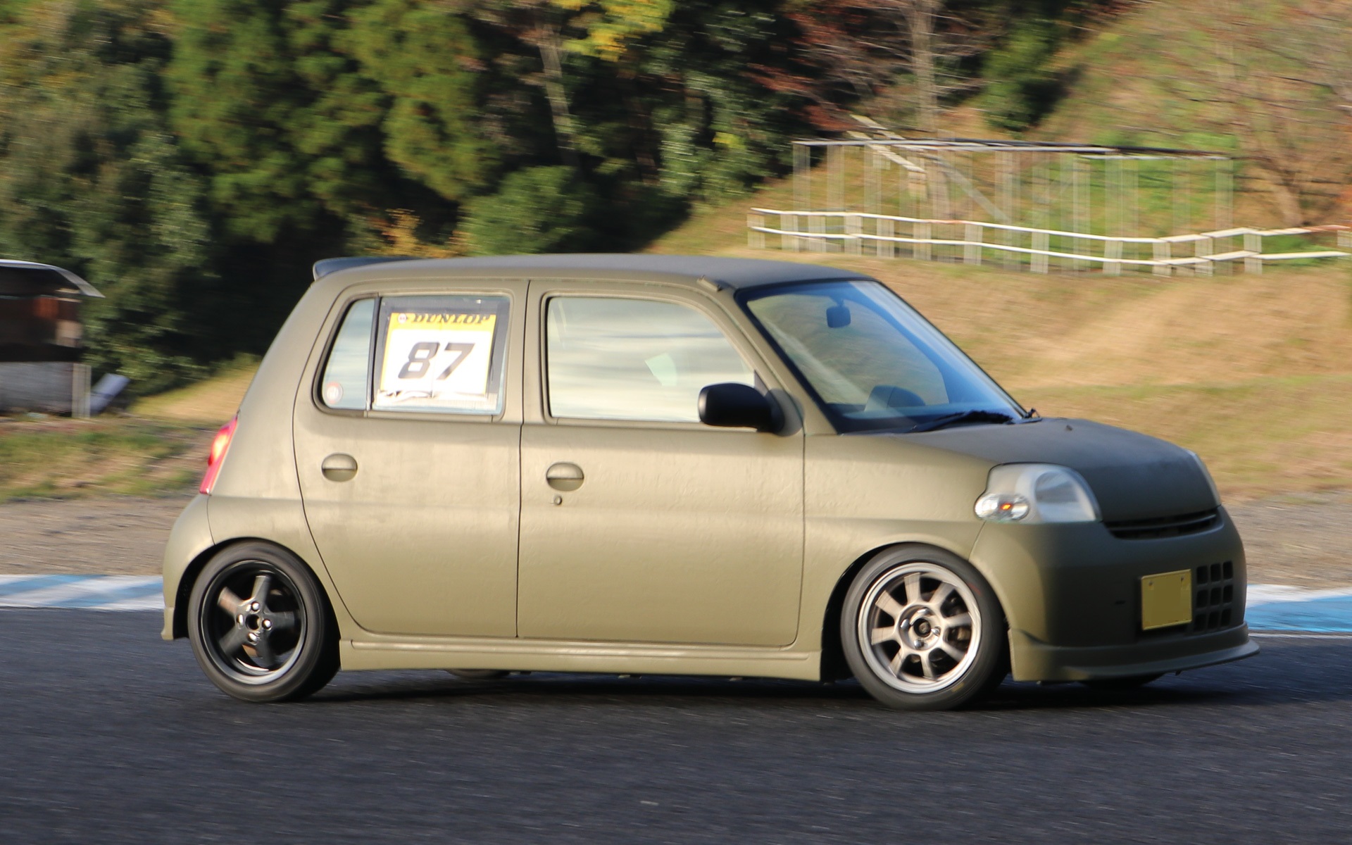 NAビギナークラス　鈍足エセ太郎さん（エッセ/L235）