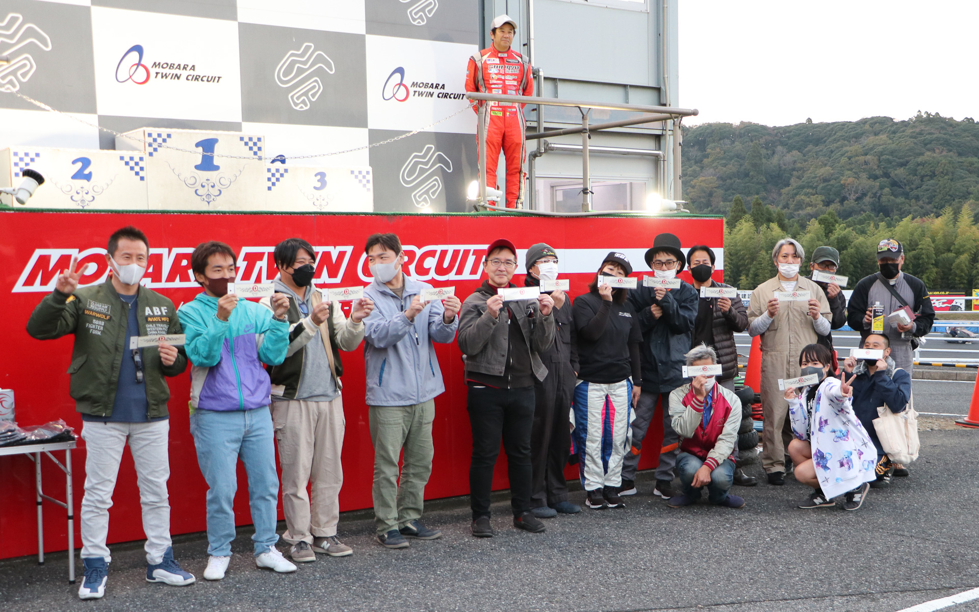 2022年度は2回のみの開催で、両方に参加した参加者16名に皆勤賞としてステッカーが配付された