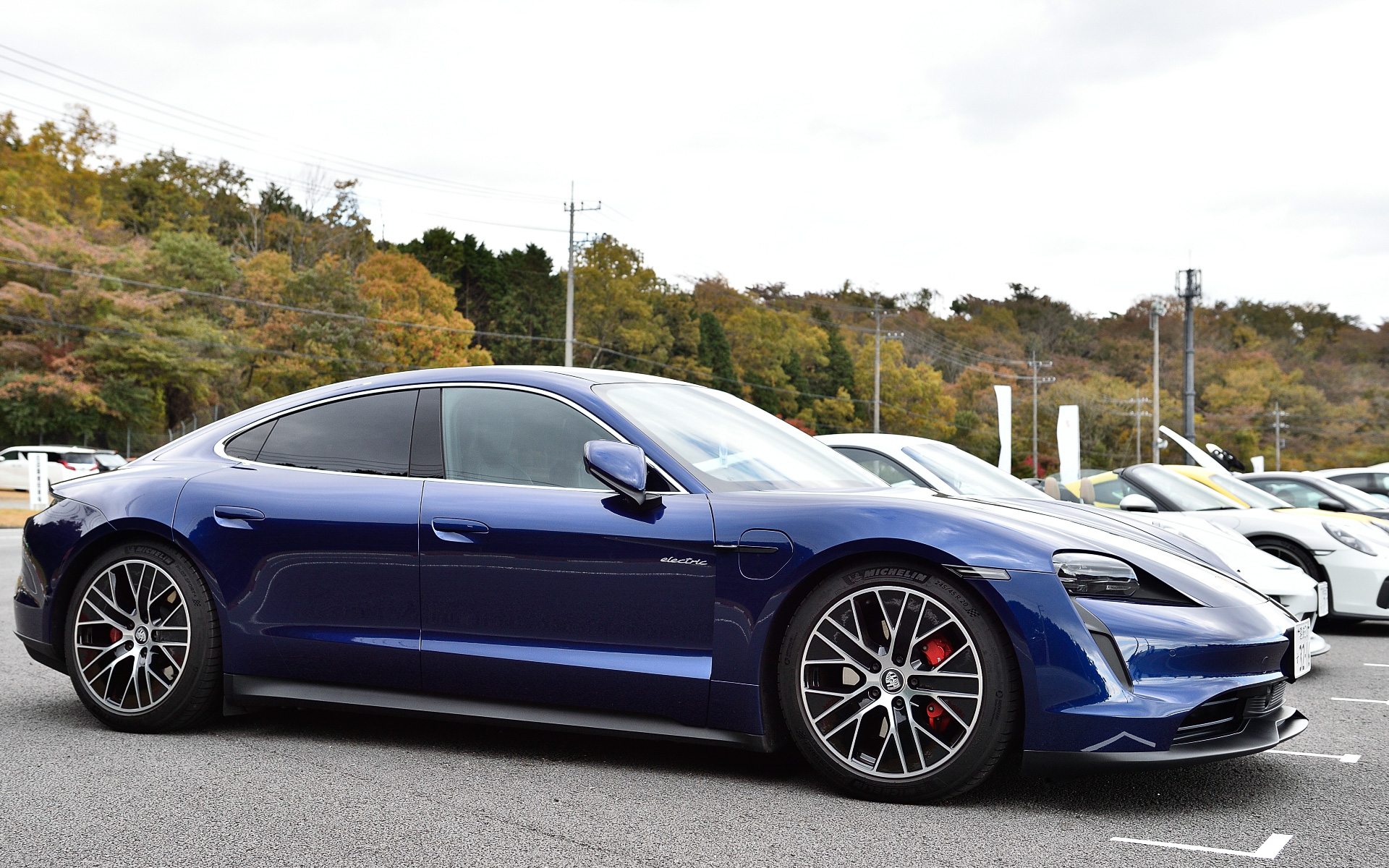 クラシックカーから最新モデルまで多種多様なポルシェがイベント広場を埋め尽くした