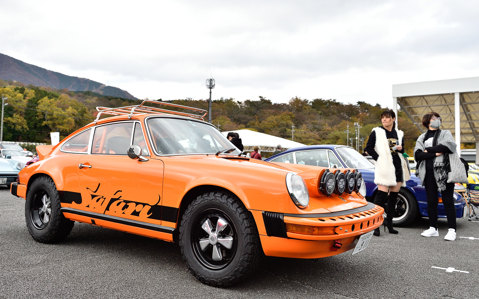 クラシックカーから最新モデルまで多種多様なポルシェがイベント広場を埋め尽くした