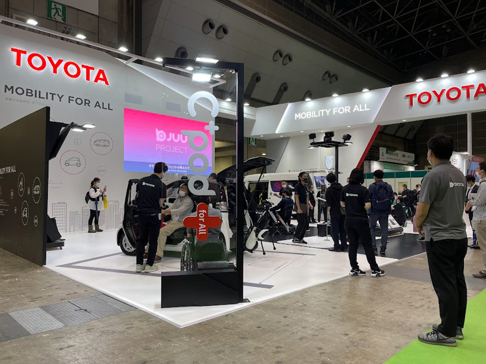 次世代パーソナルモビリティの展示がメインだった「国際福祉機器展H.C.R.2022」のトヨタブース