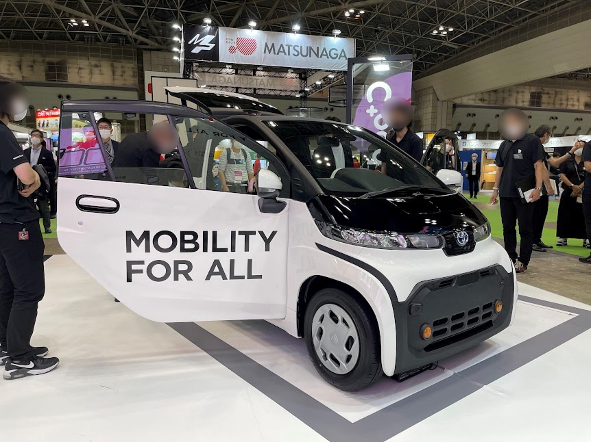 「C+pod」をベースに、車いすユーザーが使いやすいパーソナルモビリティに改良した「C+pod plus Concept」